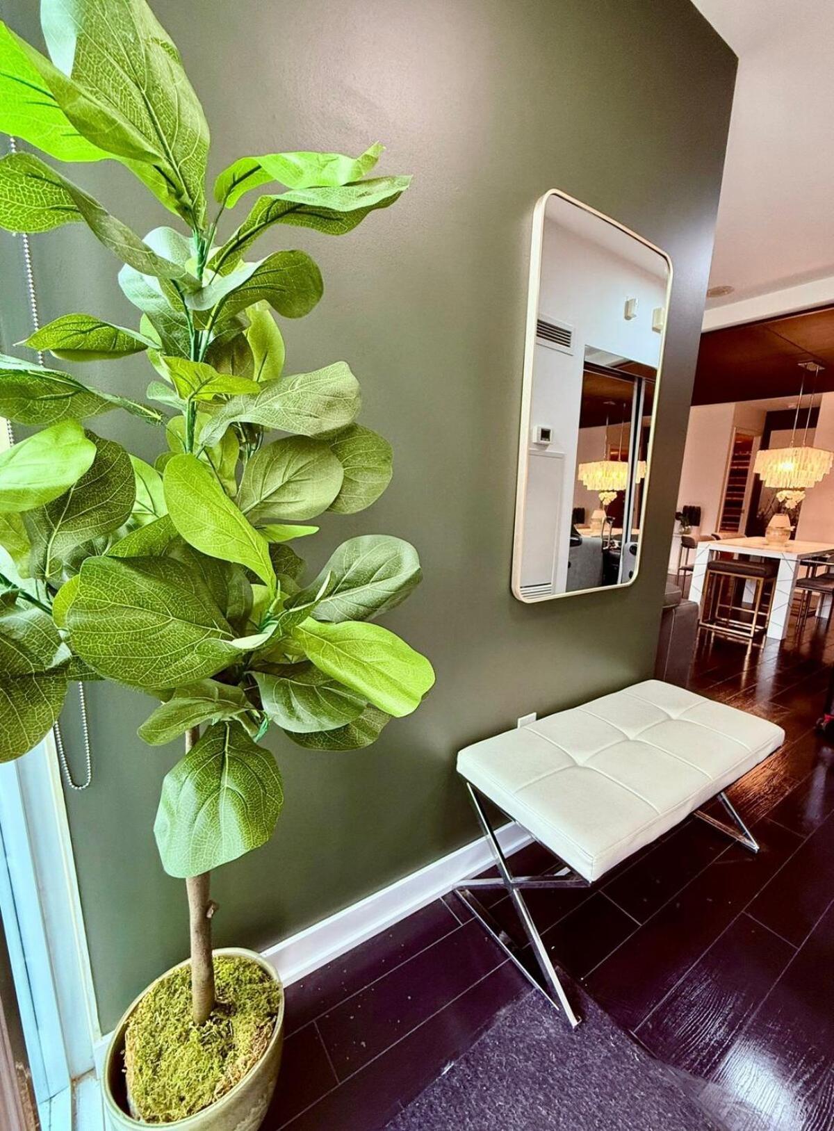 Apartment Charming 4Br Downtown Townhome Near Cn Tower Free Parking *