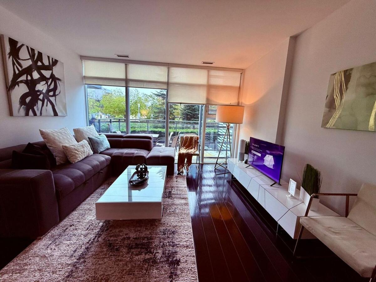 Charming 4Br Downtown Townhome Near Cn Tower Free Parking Apartment Toronto