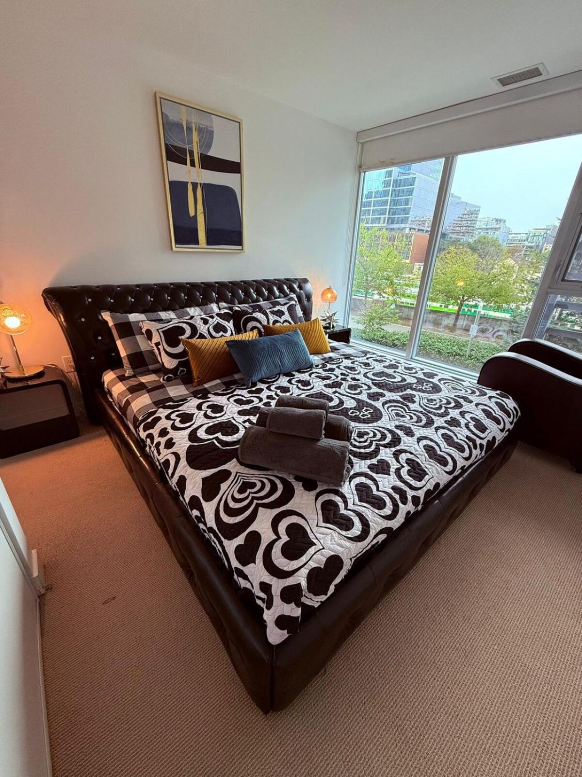 Charming 4Br Downtown Townhome Near Cn Tower Free Parking Toronto