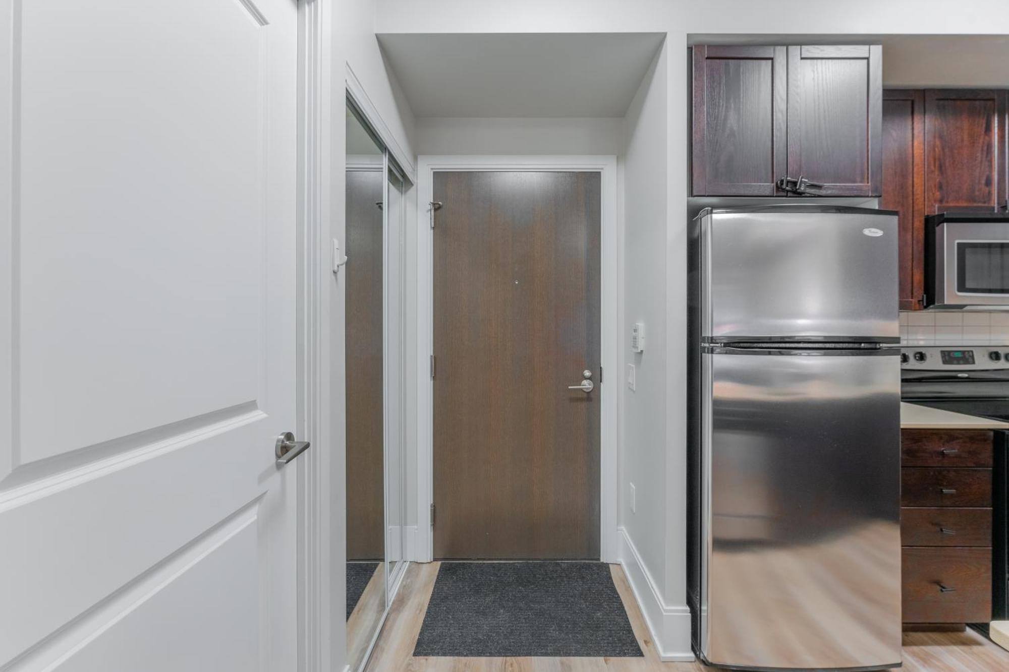 Entertainment District - King Bed - Close To Core - Dome - Scotiabank - Cne - York - Near King St W