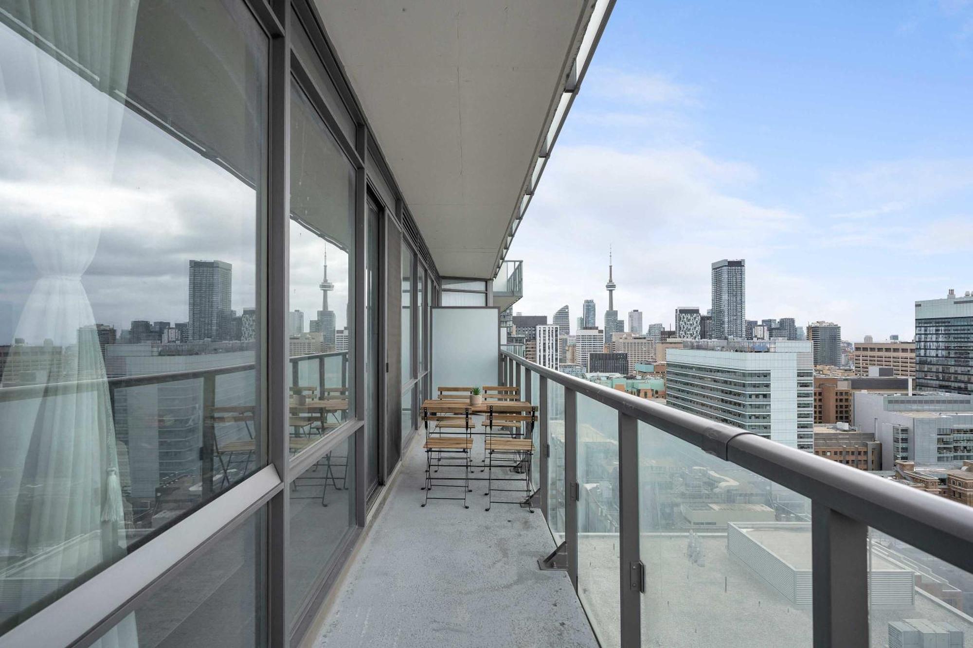 2br 2ba Bay And Wellesley Yorkville Uoft *