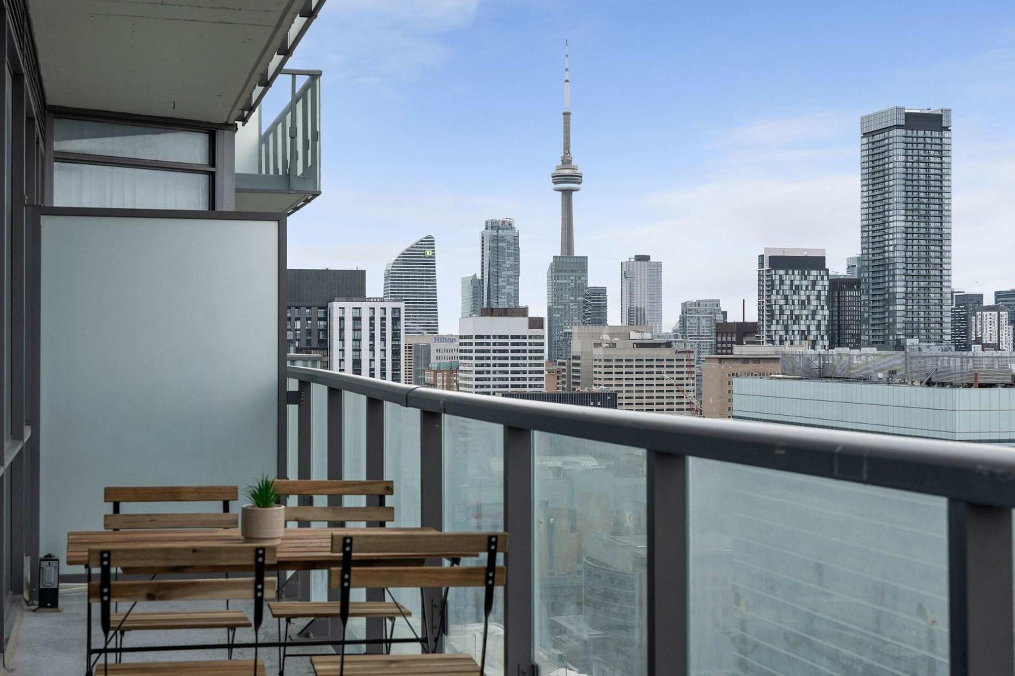 2br 2ba Bay And Wellesley Yorkville Uoft Apartment *
