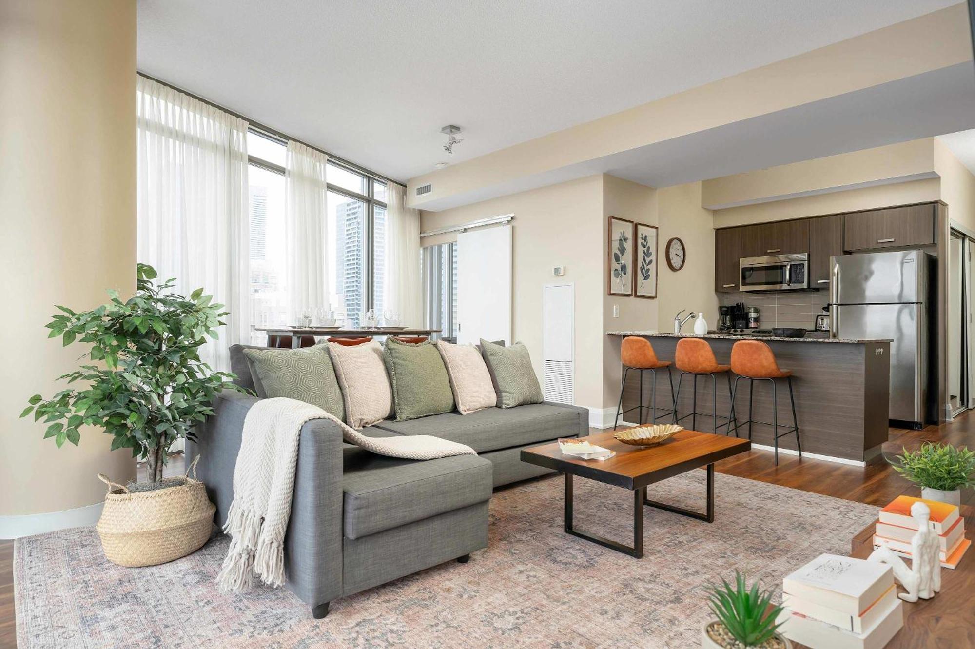 2br 2ba Bay And Wellesley Yorkville Uoft Apartment