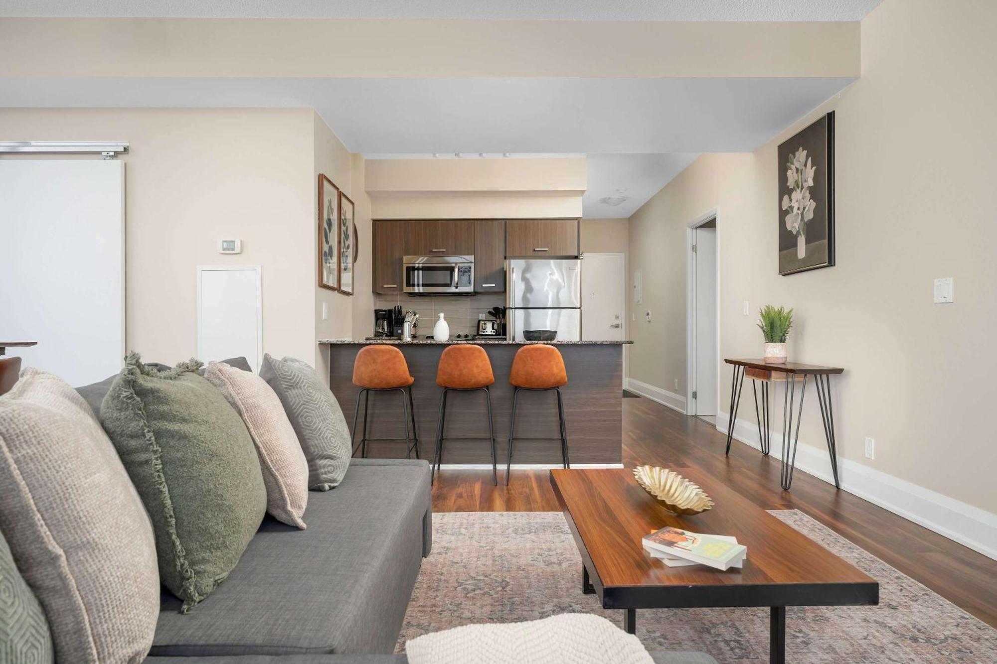 Apartment 2br 2ba Bay And Wellesley Yorkville Uoft *