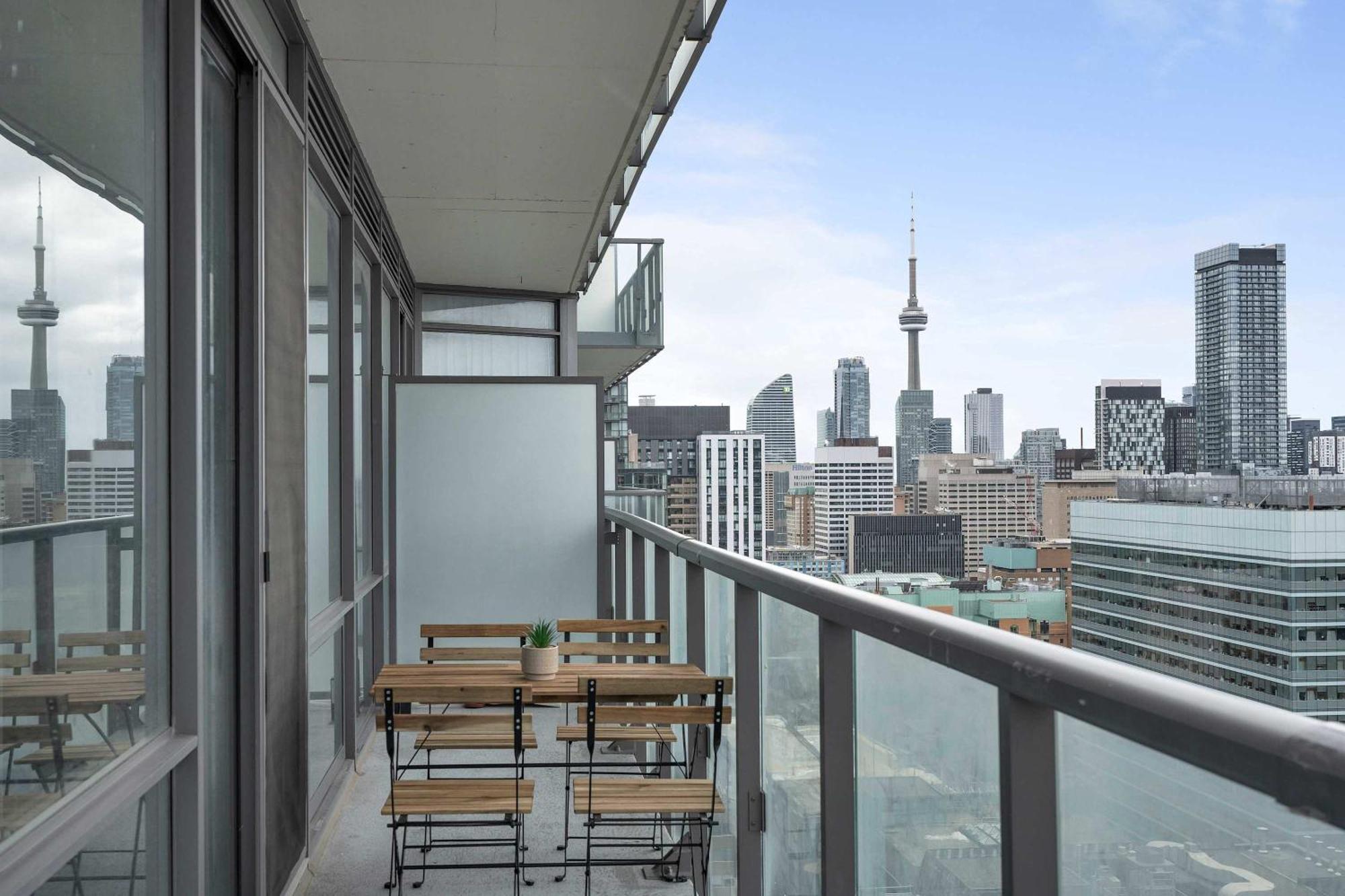 2br 2ba Bay And Wellesley Yorkville Uoft Toronto