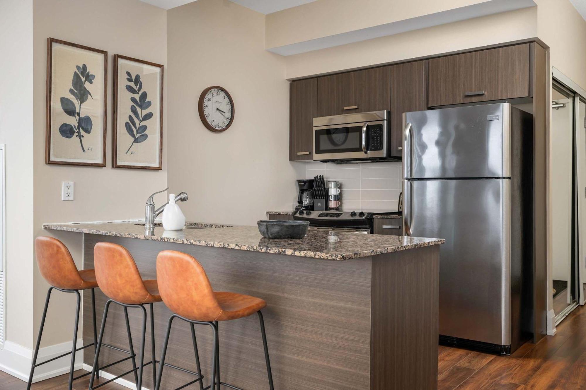 2br 2ba Bay And Wellesley Yorkville Uoft Toronto