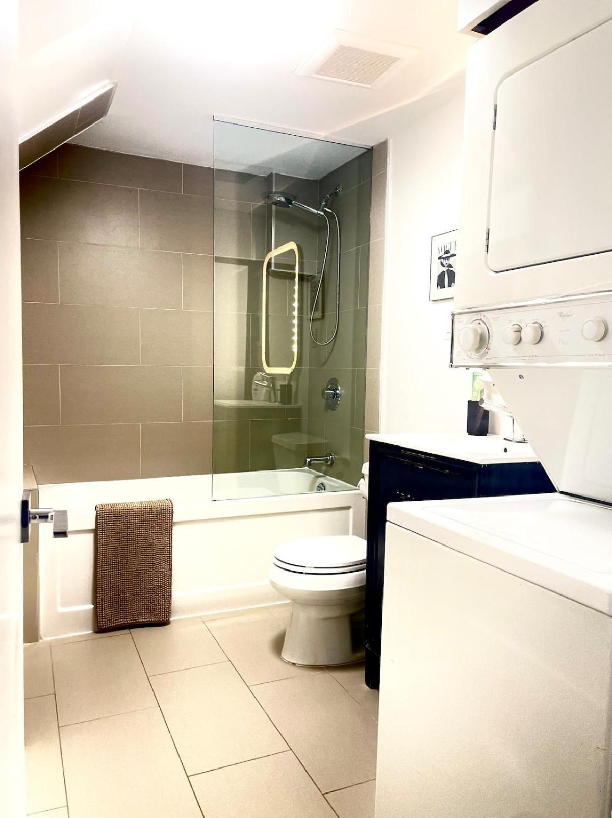 Excellent Private In Bloor West Village *