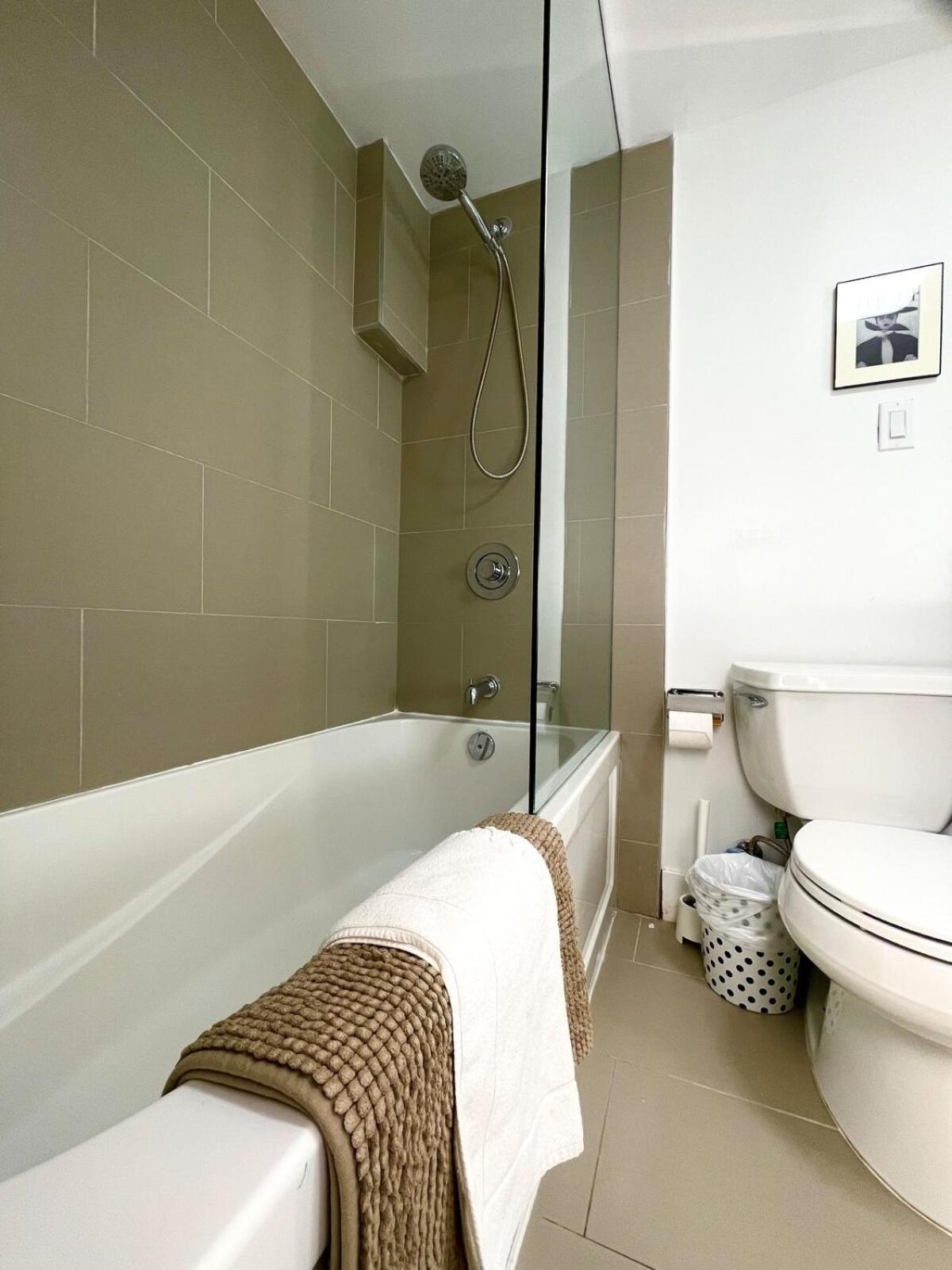 Excellent Private In Bloor West Village Toronto