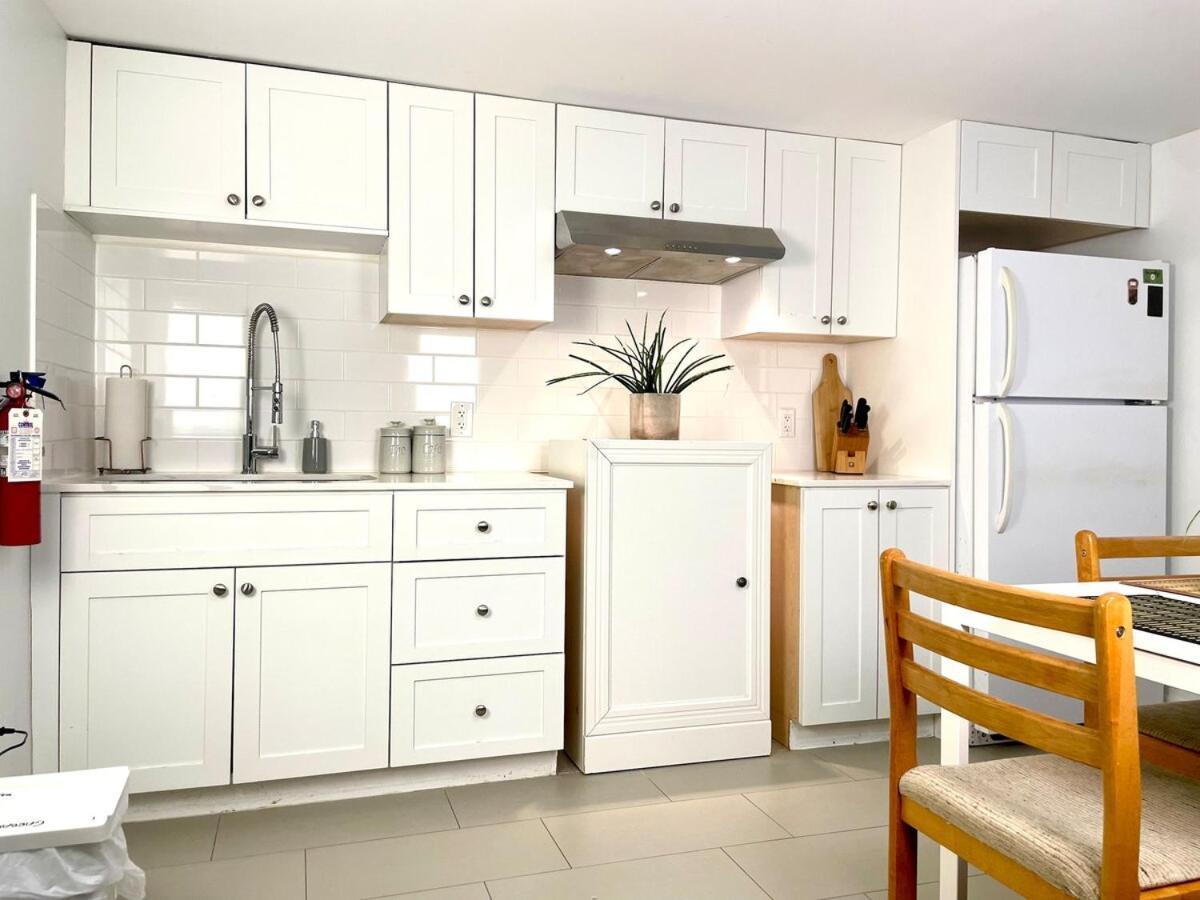 Excellent Private In Bloor West Village Apartment