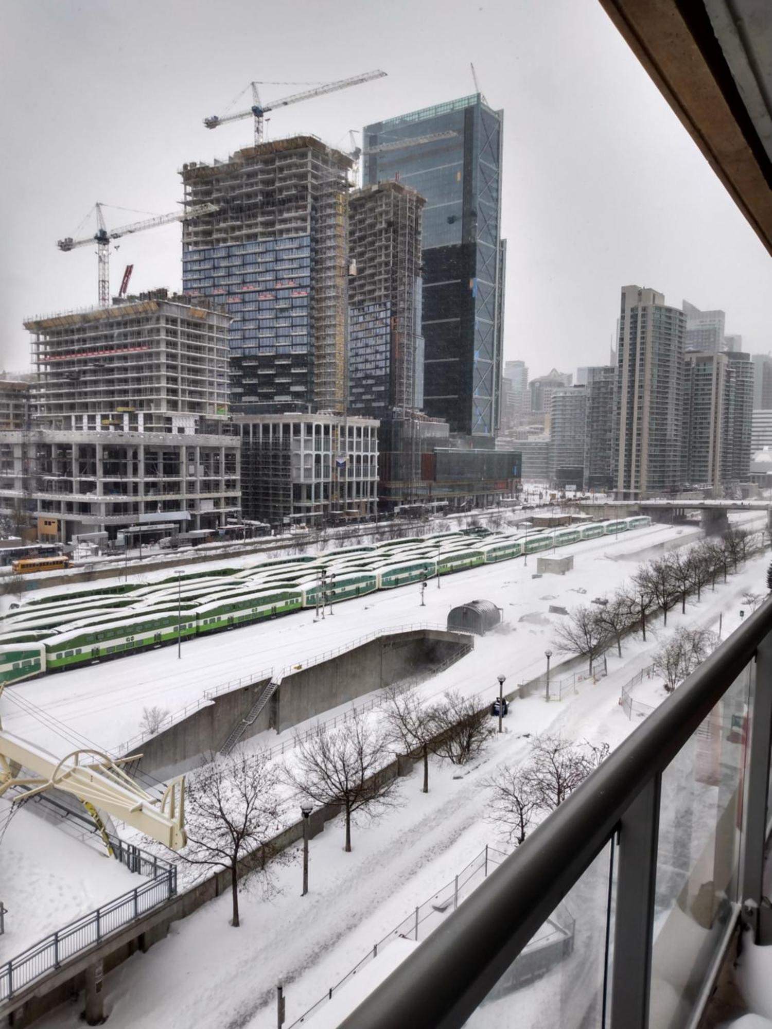 Downtown Condo, Free Indoor Parking With Amazing View Apartment
