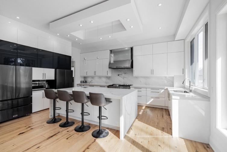 Executive In Next To Yorkdale Shopping Centre Privatunterkunft Toronto