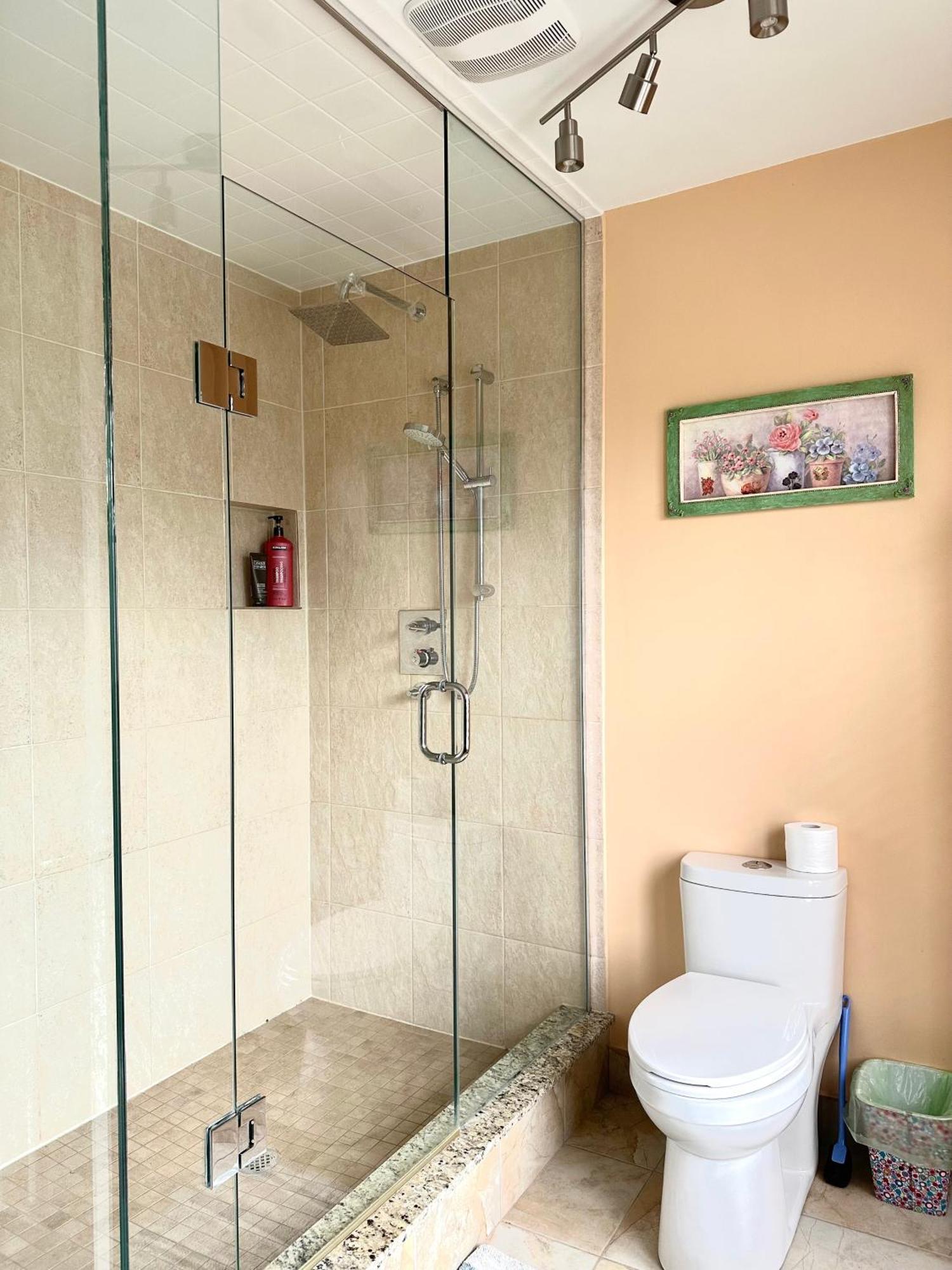 Guest house Quiet With Shared Bathroom Near Bayview York Mills *