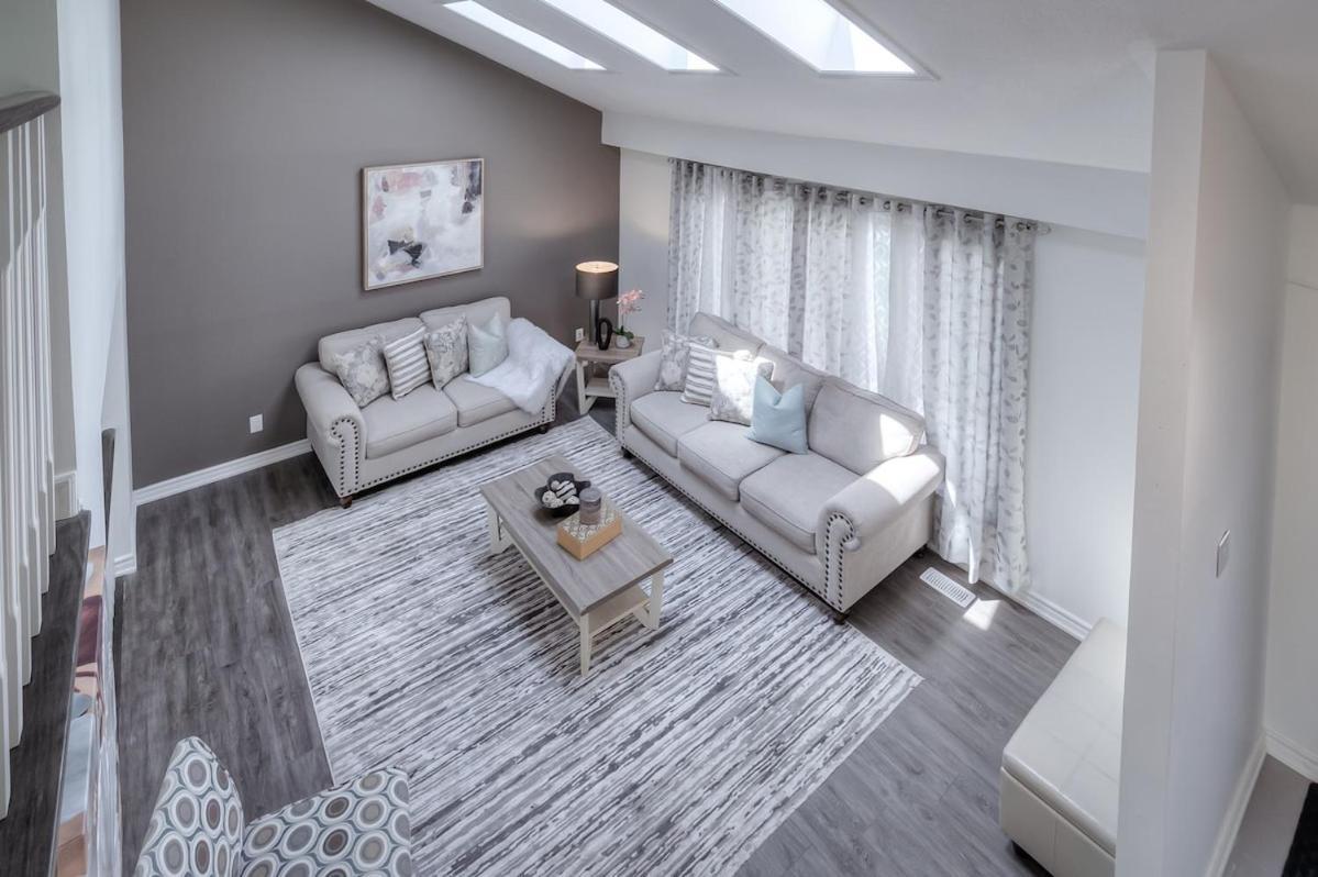 Villa Modern Designed 3br Lavish Toronto
