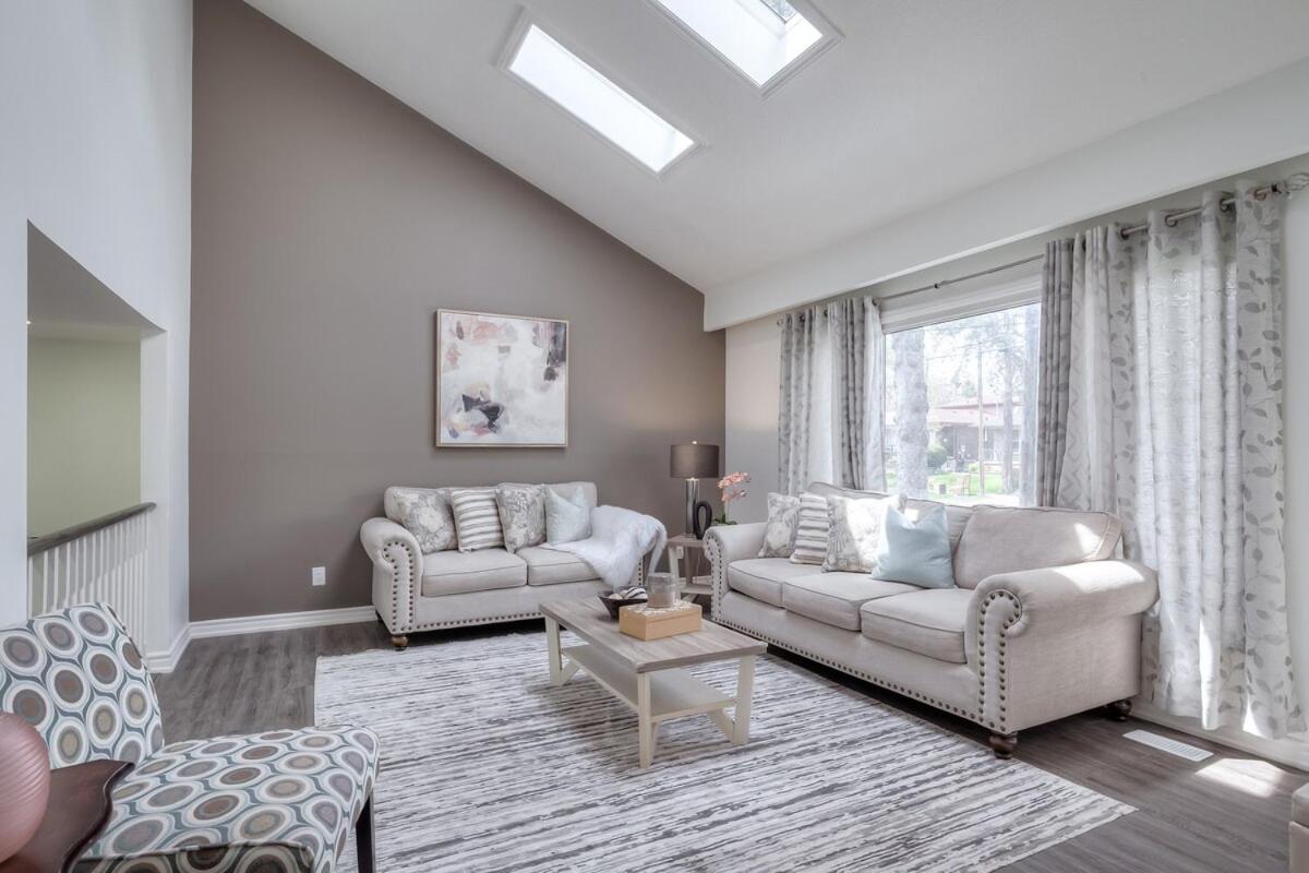 Villa Modern Designed 3br Lavish Toronto