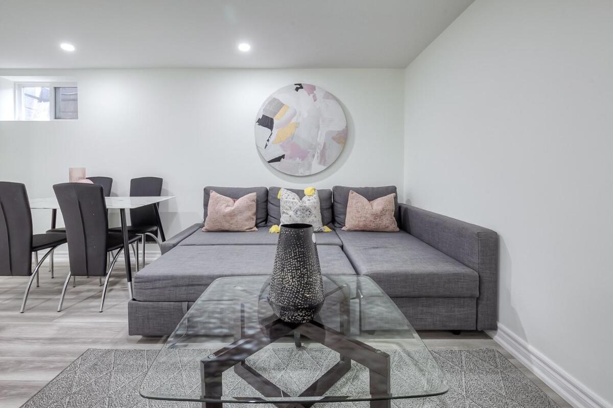 Villa Modern Designed 3br Lavish Toronto