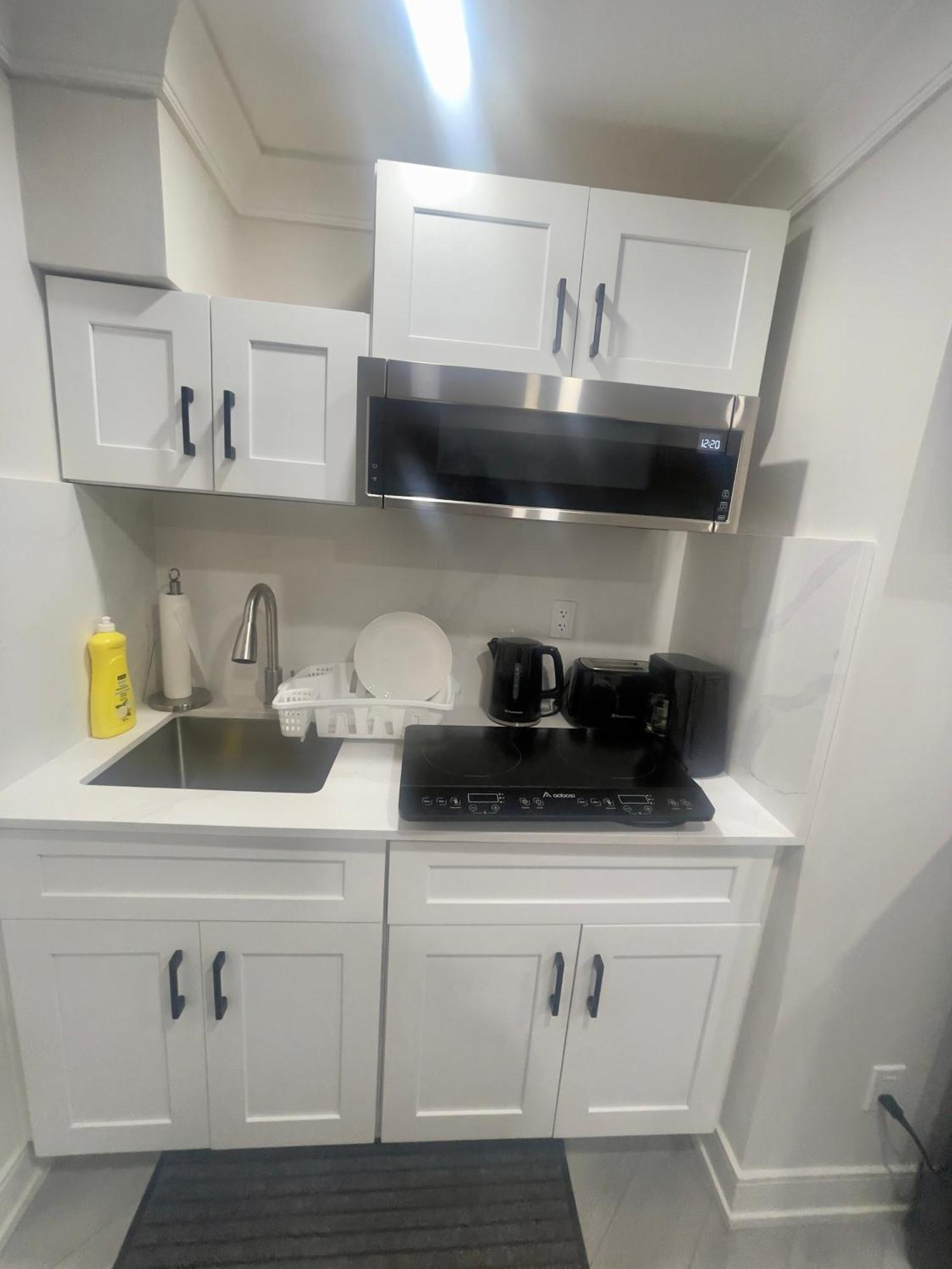 Privatunterkunft Cozy Basement With Free Parking In