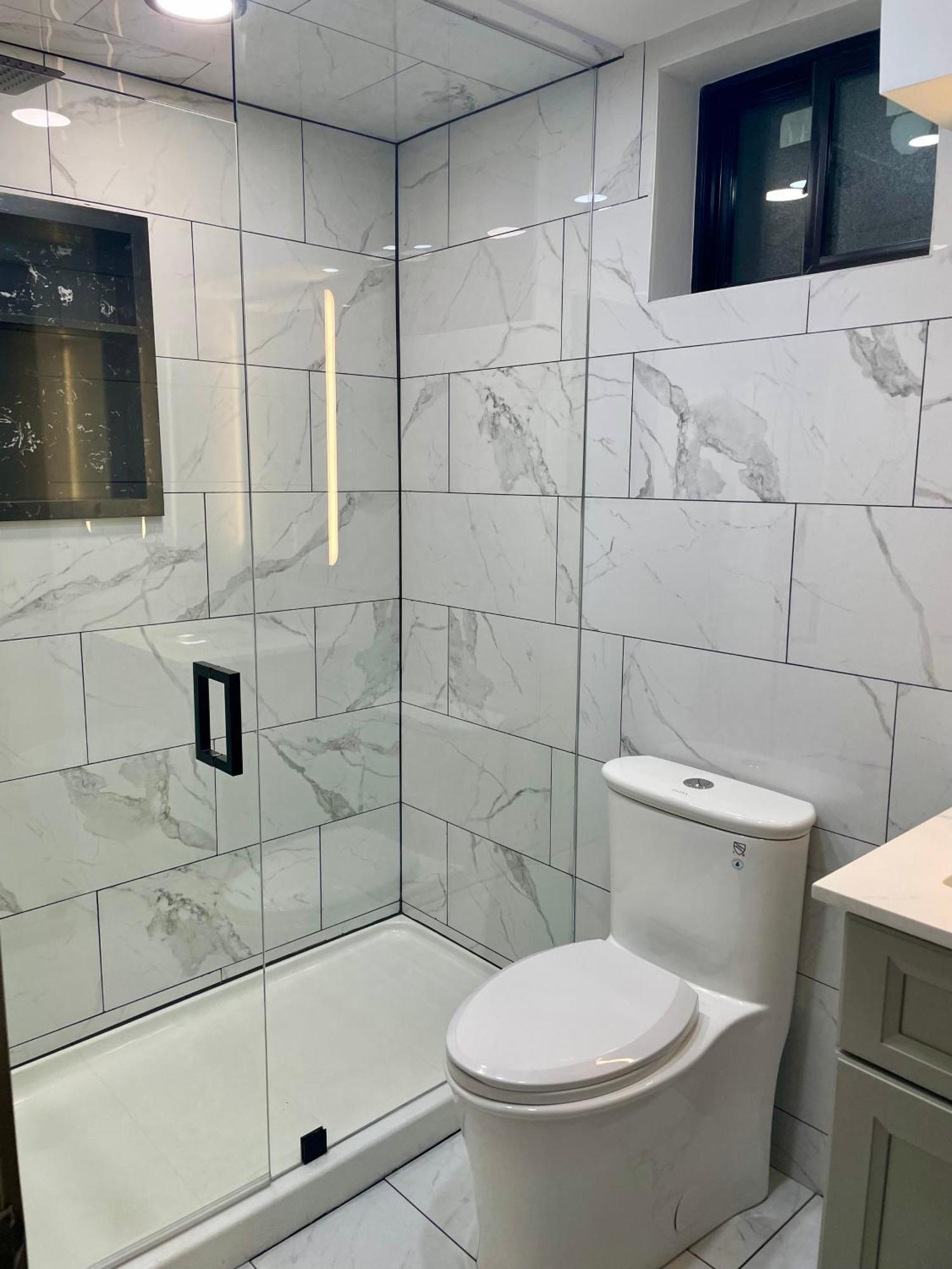 Cozy Basement With Free Parking In Privatunterkunft