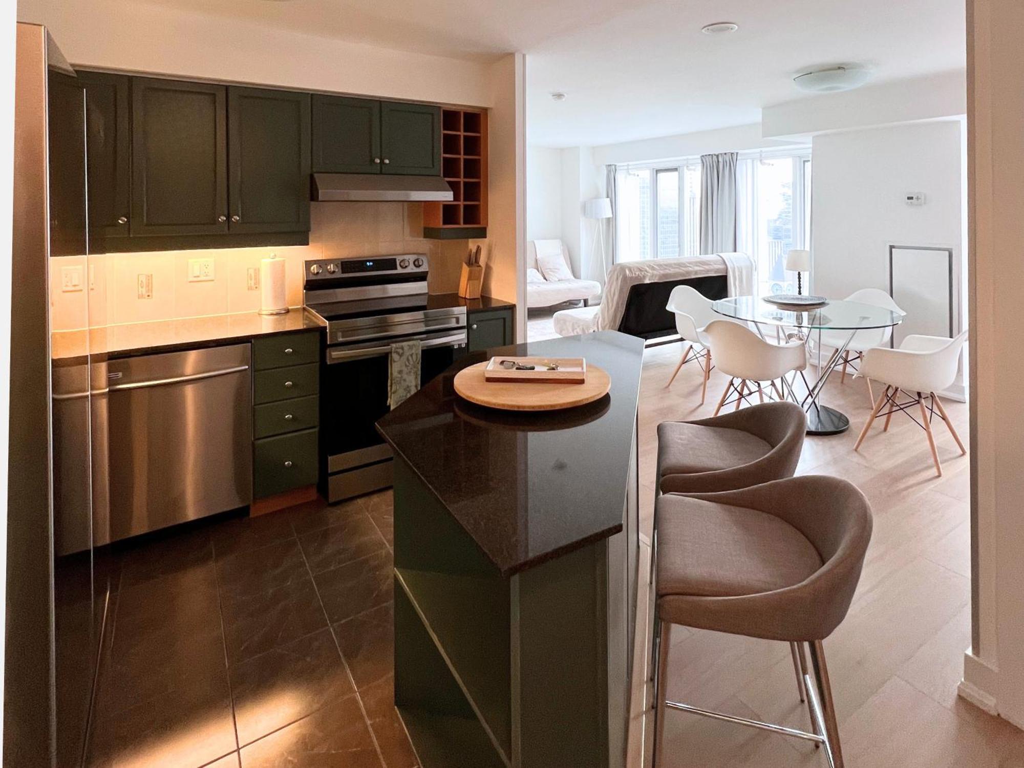 Apartment Apartment/2bedrooms/2 Full Bathrooms/free Parking *