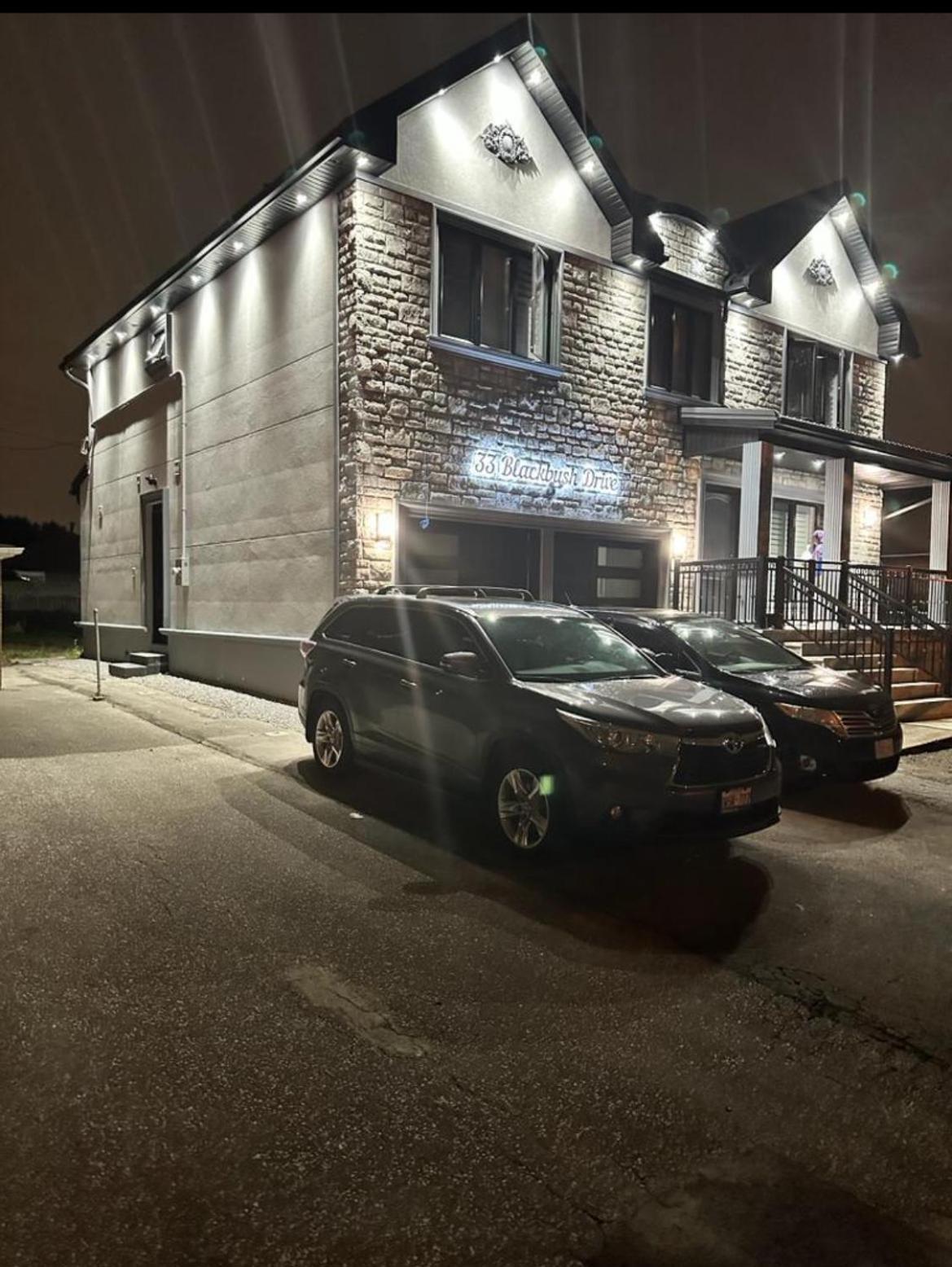 Cozy Basement With Free Parking In Privatunterkunft Toronto