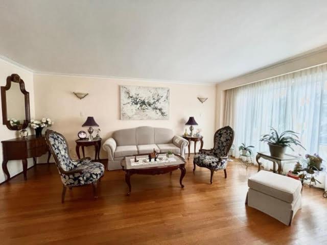 Quiet With Shared Bathroom Near Bayview York Mills Guest house Toronto