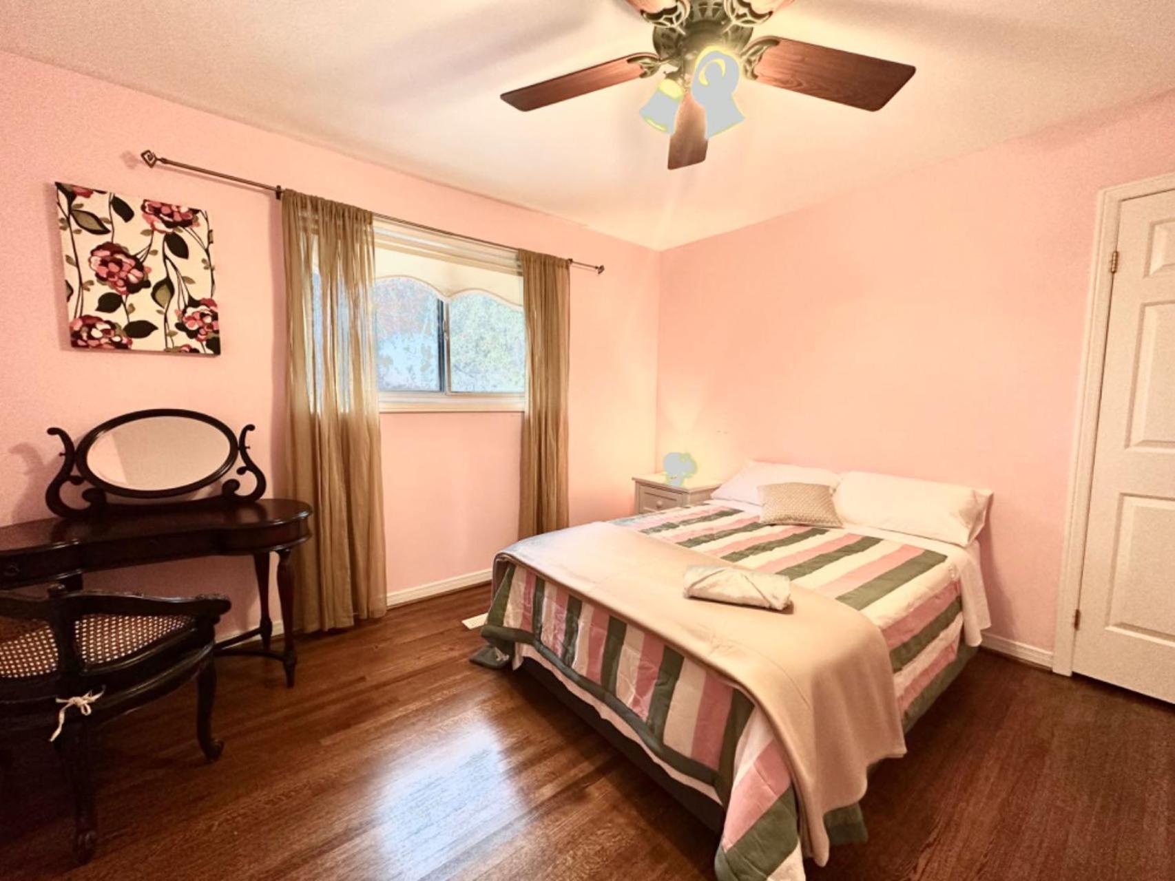 Quiet With Shared Bathroom Near Bayview York Mills Guest house *