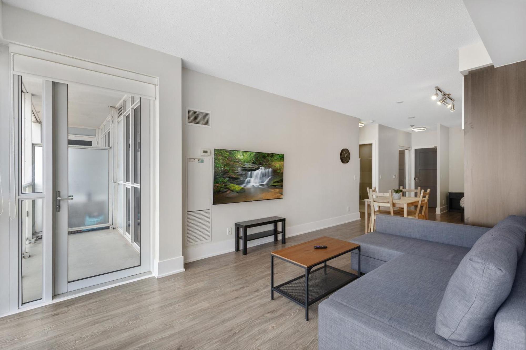 Cn Tower View 2 Bedroom *