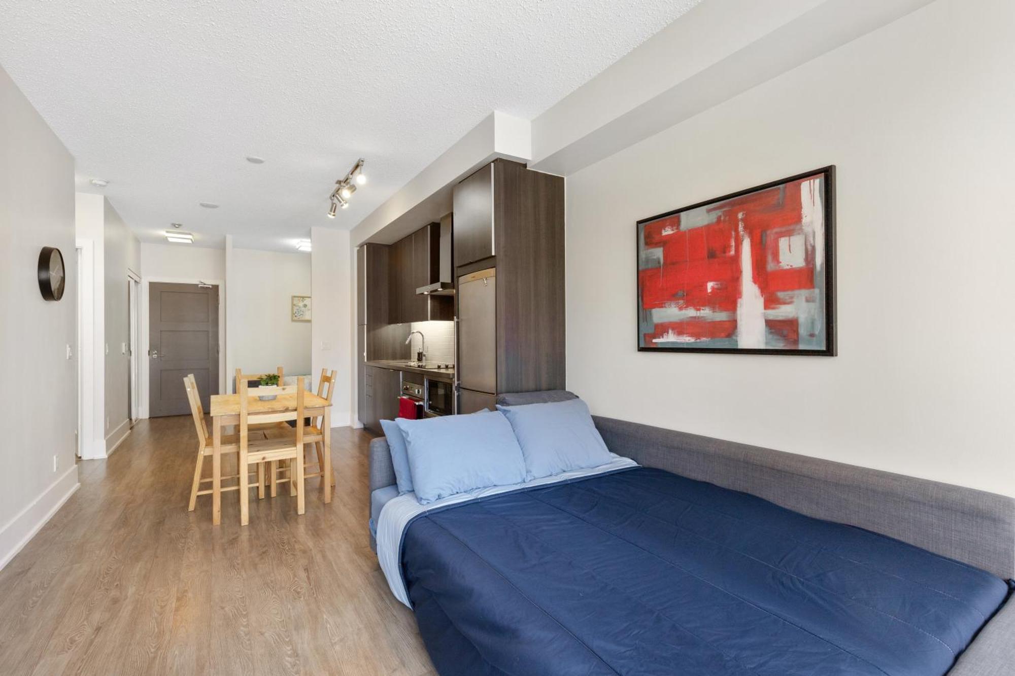 Aparthotel Cn Tower View 2 Bedroom
