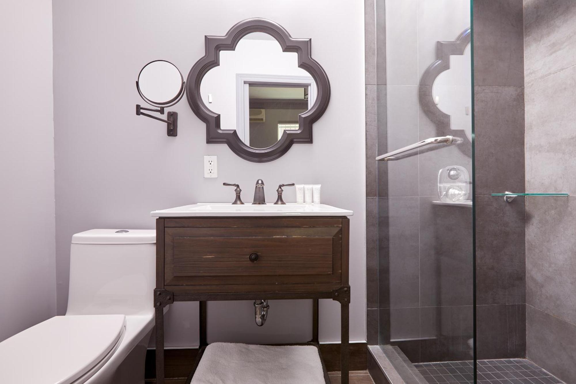 La Tumu Boutique 3* Toronto