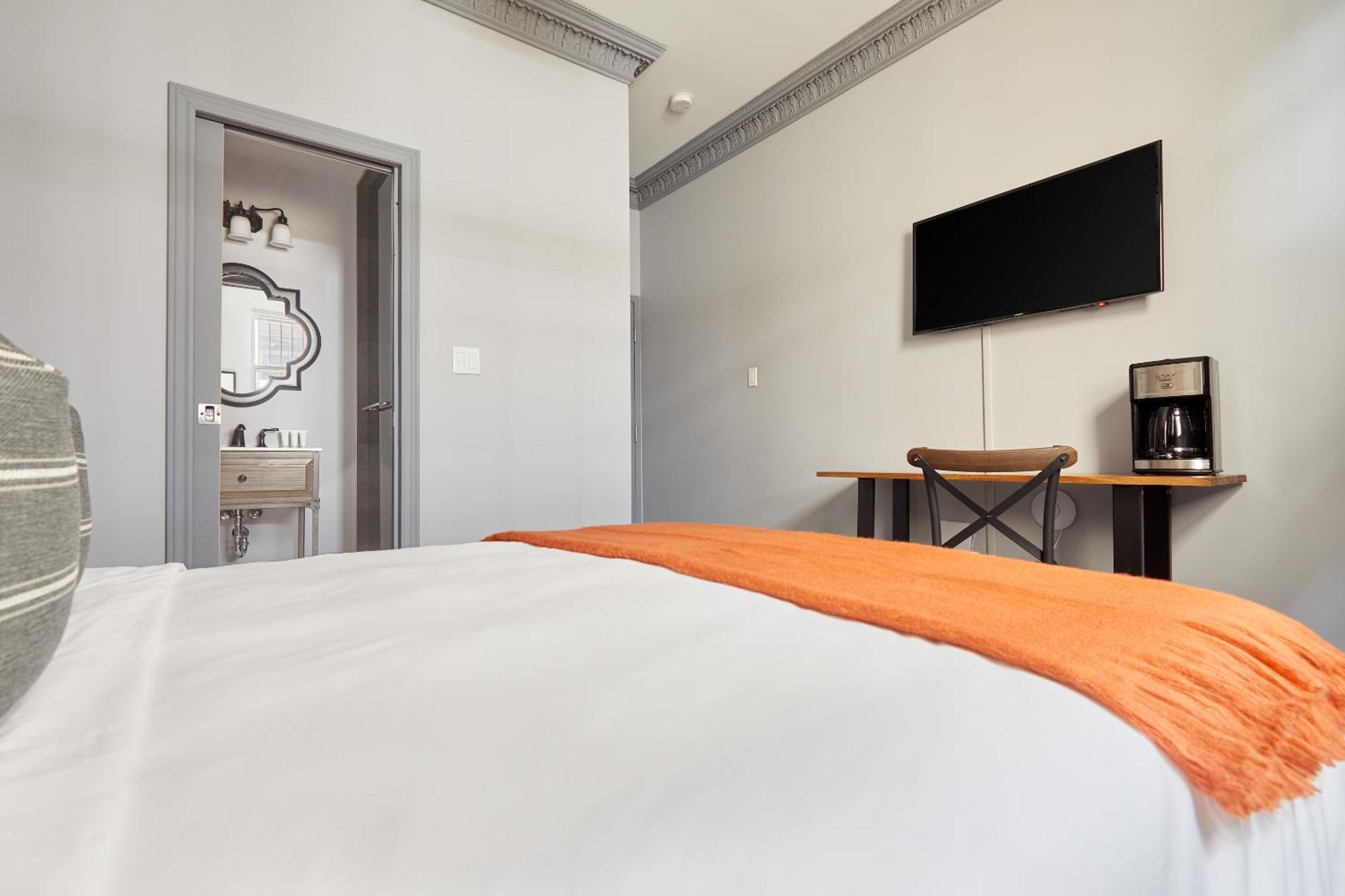 La Tumu Boutique 3* Toronto
