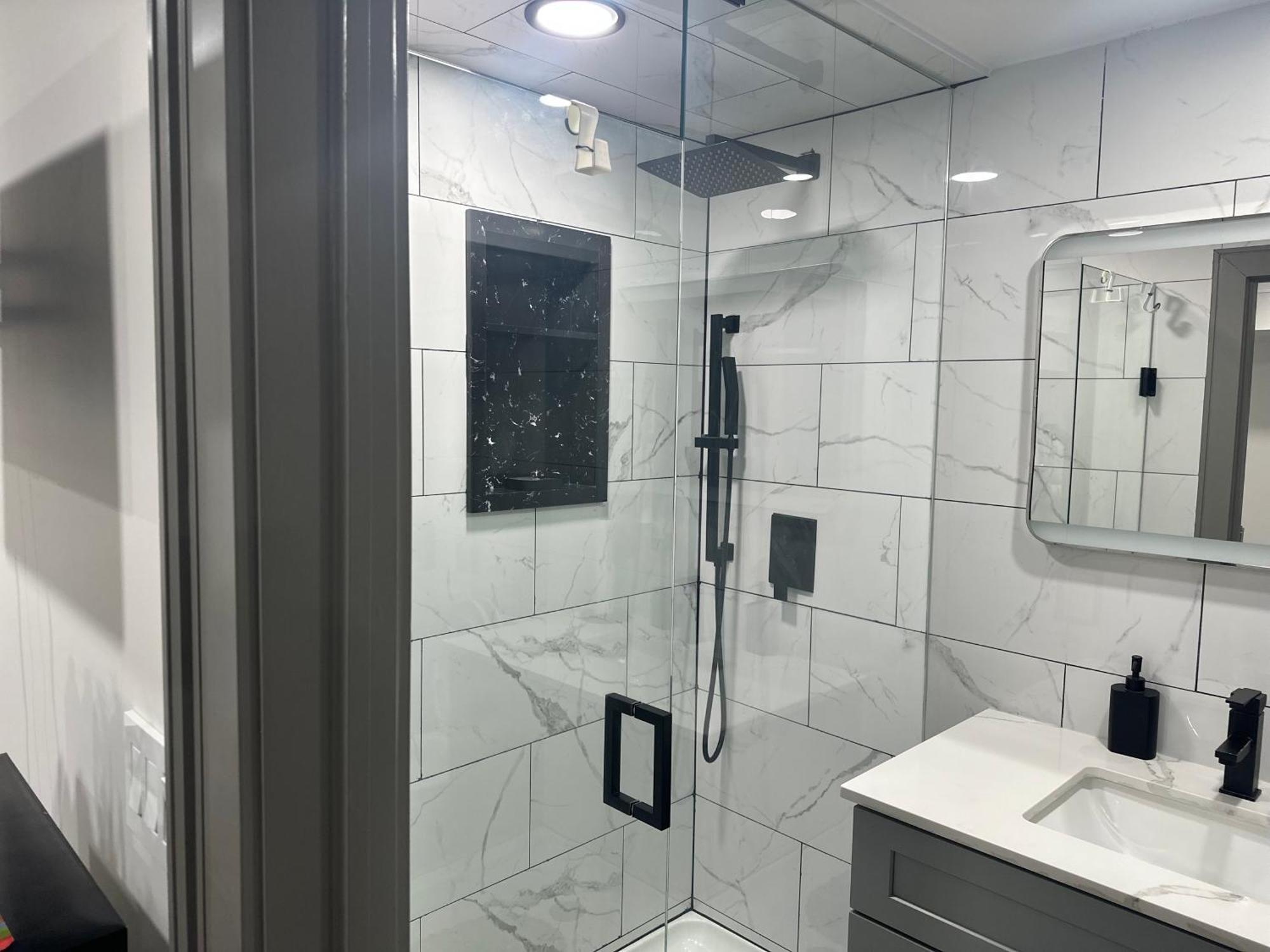 Cozy Basement With Free Parking In Privatunterkunft *
