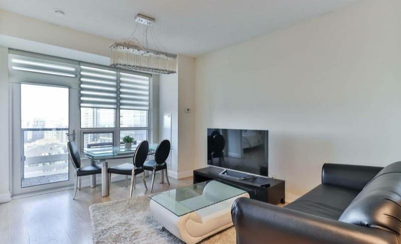 Apartment In Heart Of North York *