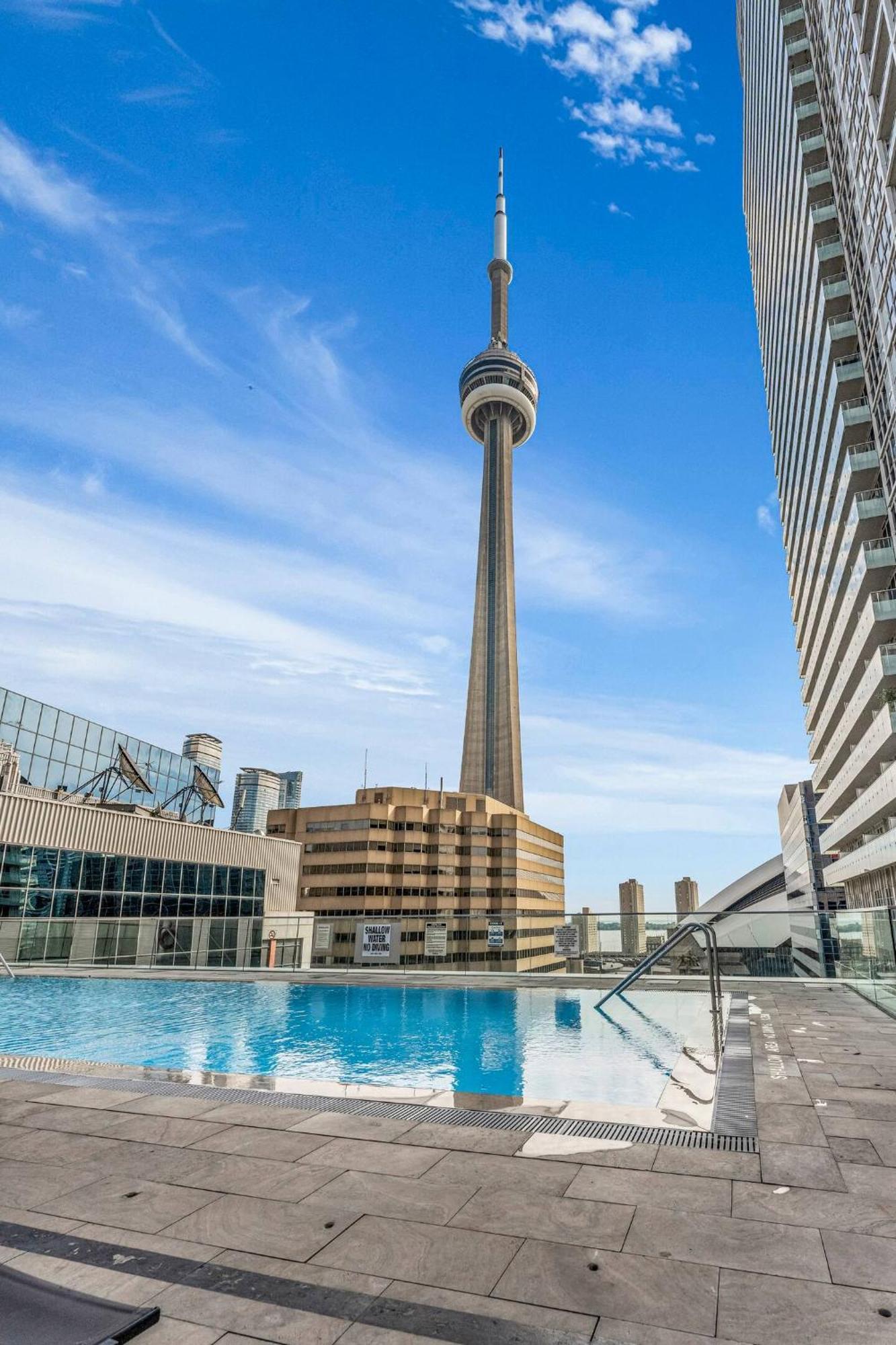 3-bedroom In The Heart Of Downtown Walk To Shops And Attractions Toronto