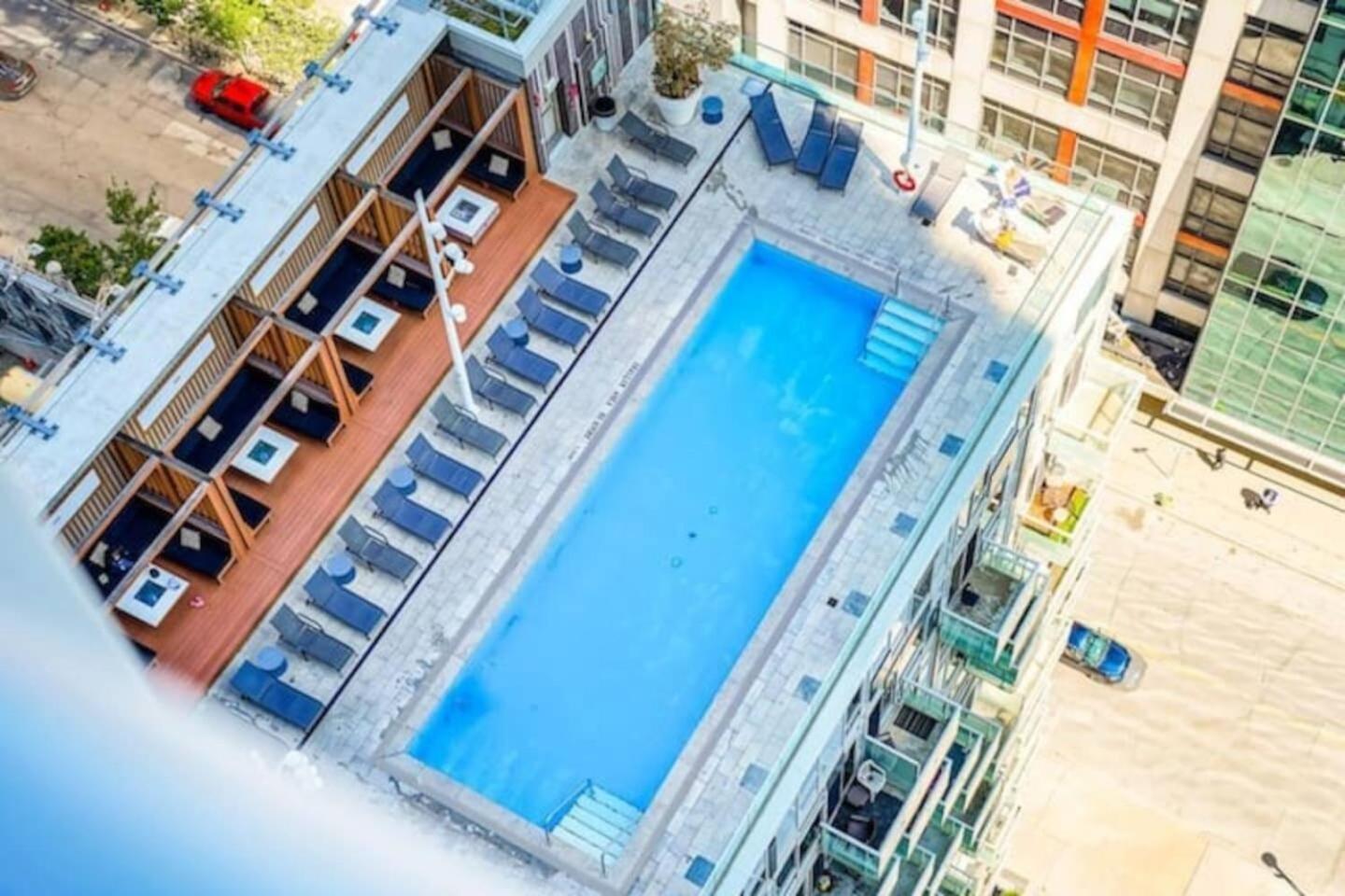 3-bedroom In The Heart Of Downtown Walk To Shops And Attractions Apartment *
