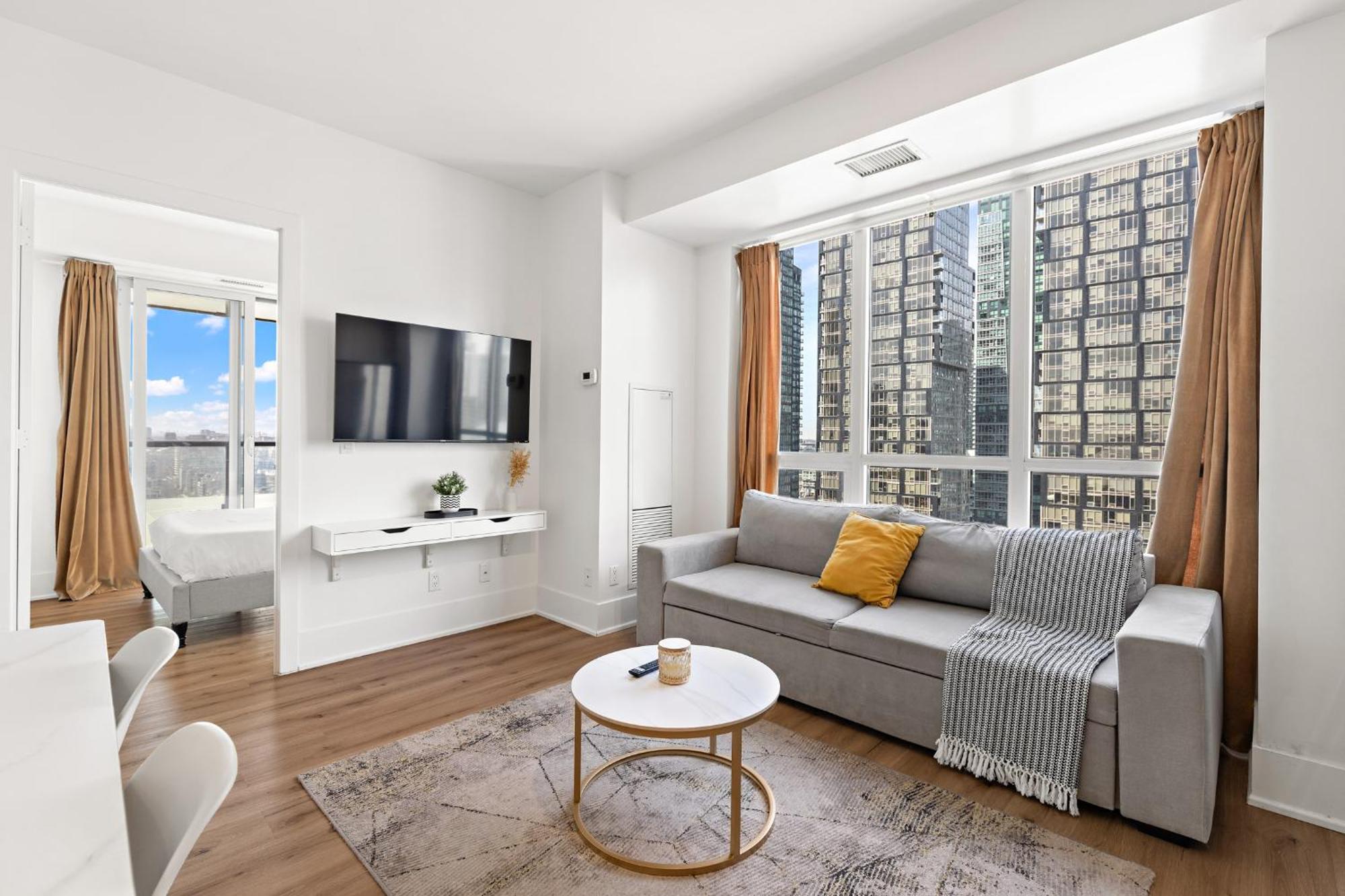 3-bedroom In The Heart Of Downtown Walk To Shops And Attractions Toronto