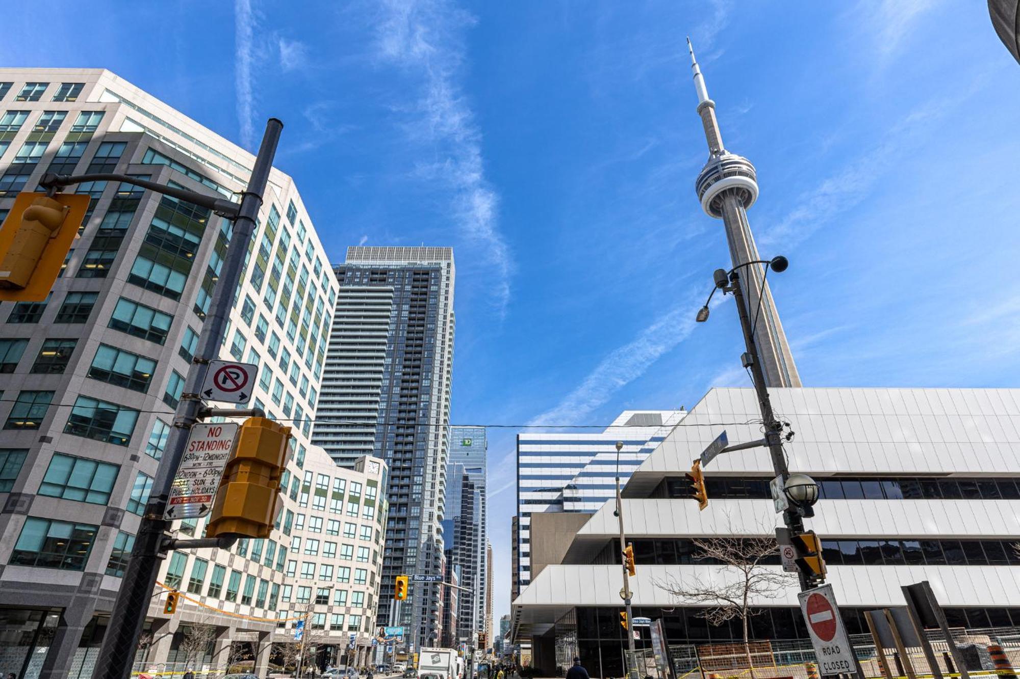 3-bedroom In The Heart Of Downtown Walk To Shops And Attractions Apartment *