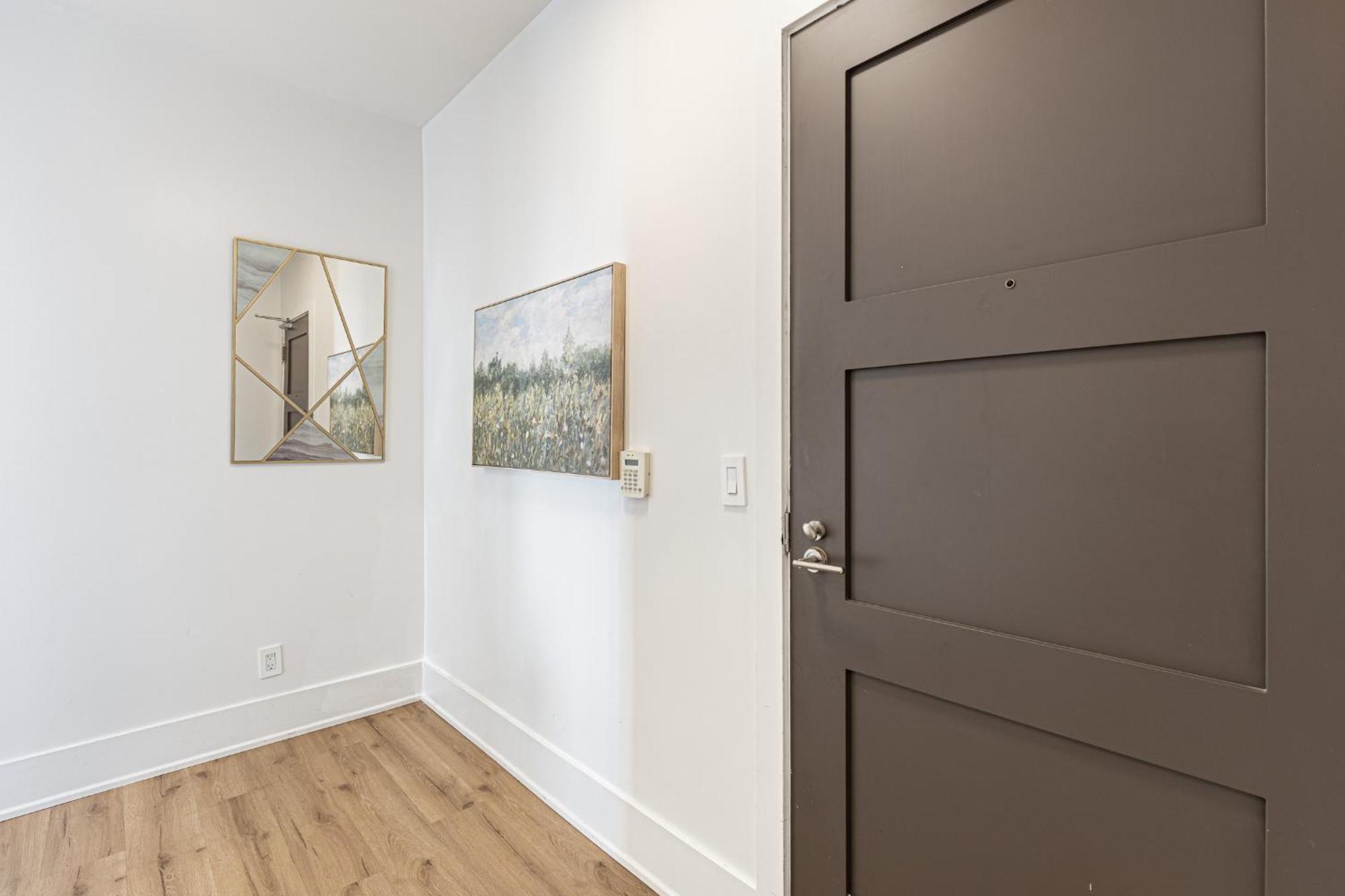 3-bedroom In The Heart Of Downtown Walk To Shops And Attractions Toronto