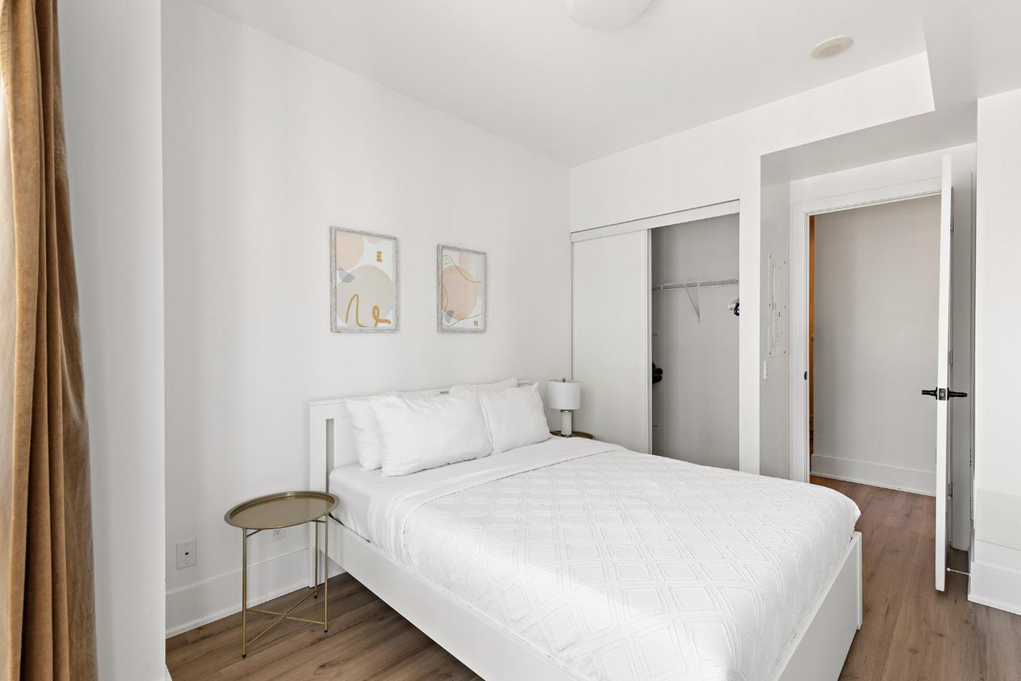 3-bedroom In The Heart Of Downtown Walk To Shops And Attractions * Toronto