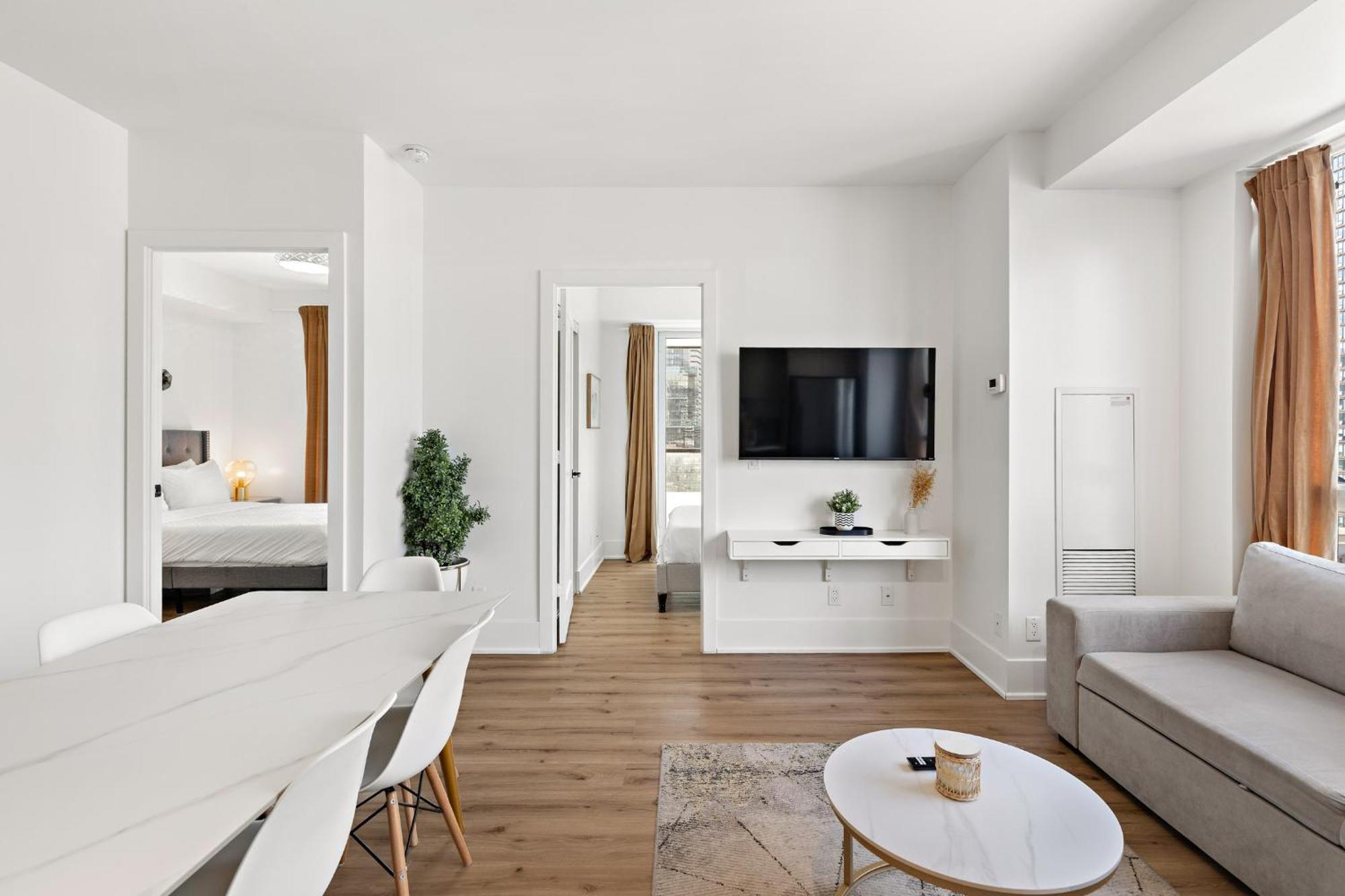 3-bedroom In The Heart Of Downtown Walk To Shops And Attractions