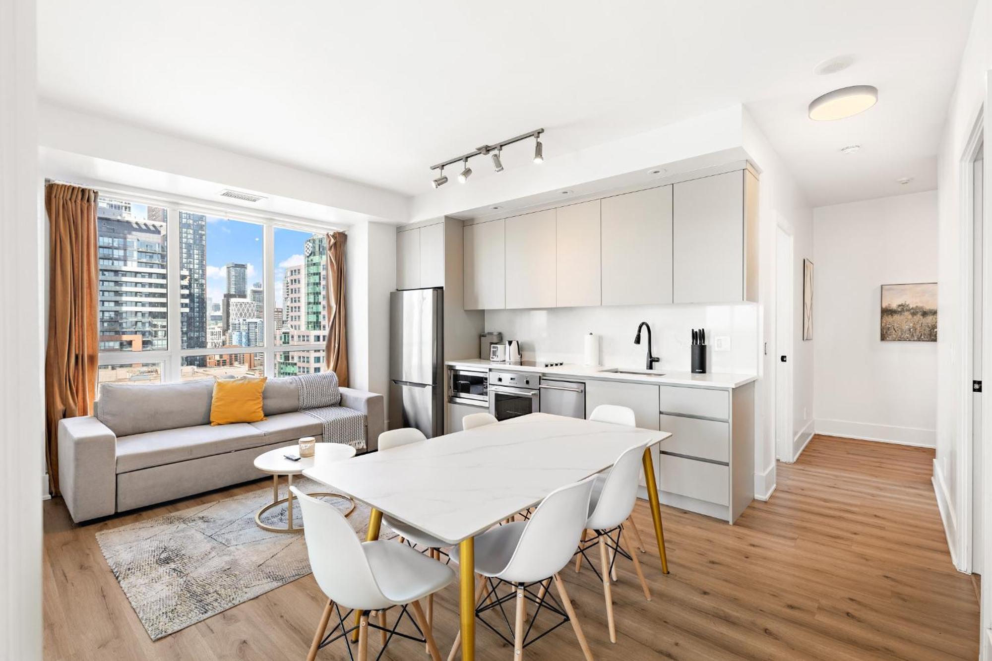 Apartment 3-bedroom In The Heart Of Downtown Walk To Shops And Attractions