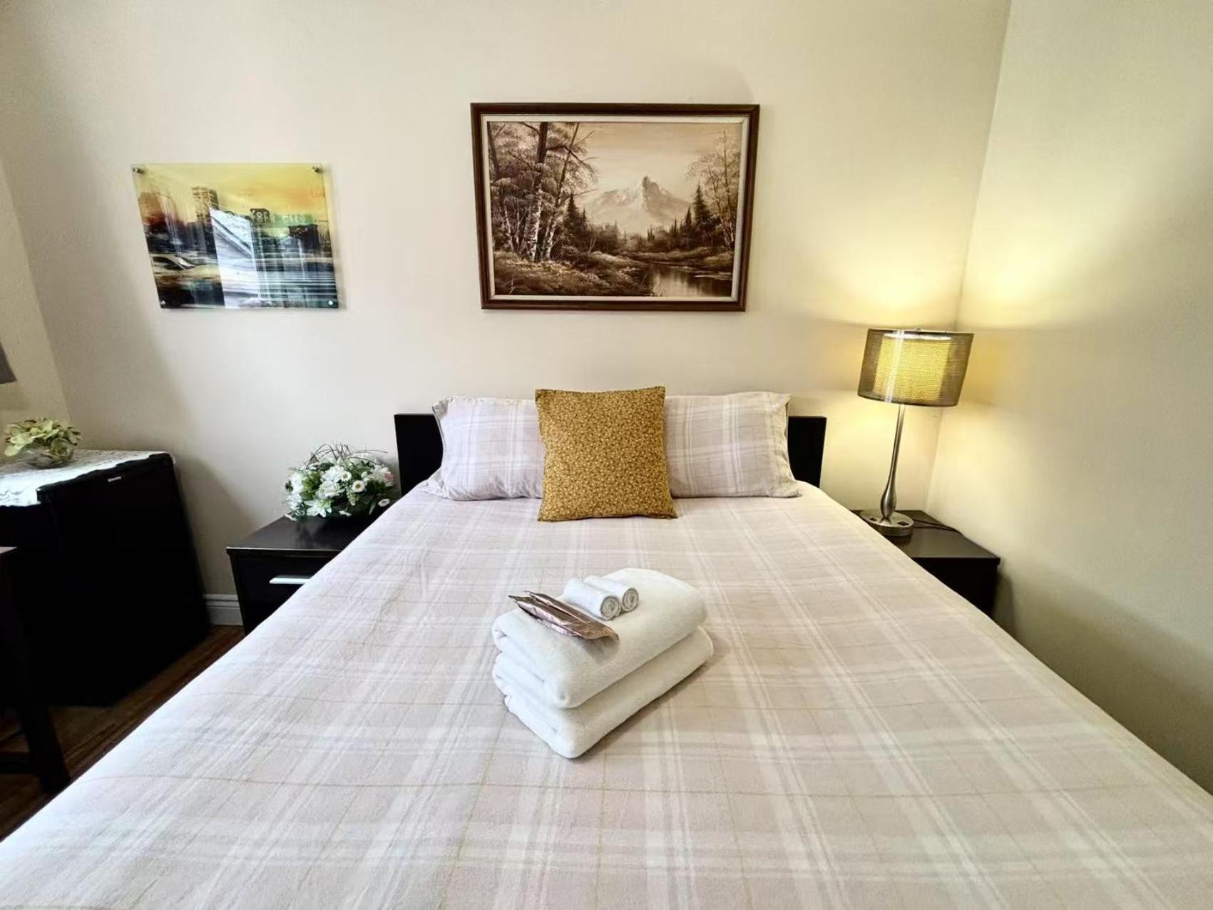Bright&modern Space Perfect For Couple And Family Step To Public Transit In