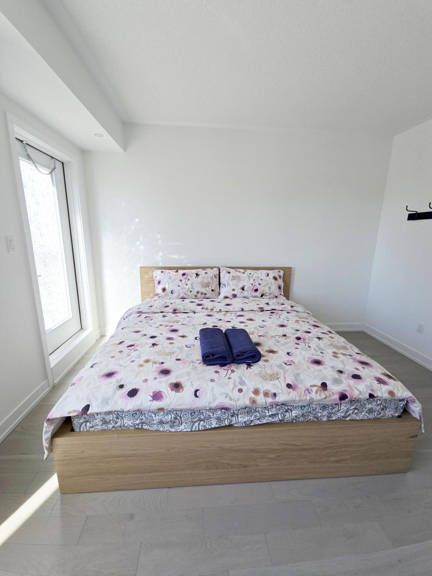 Modern Private Private Bathroom With King Bed With Tv And Balcony Midtown Downtown Toronto