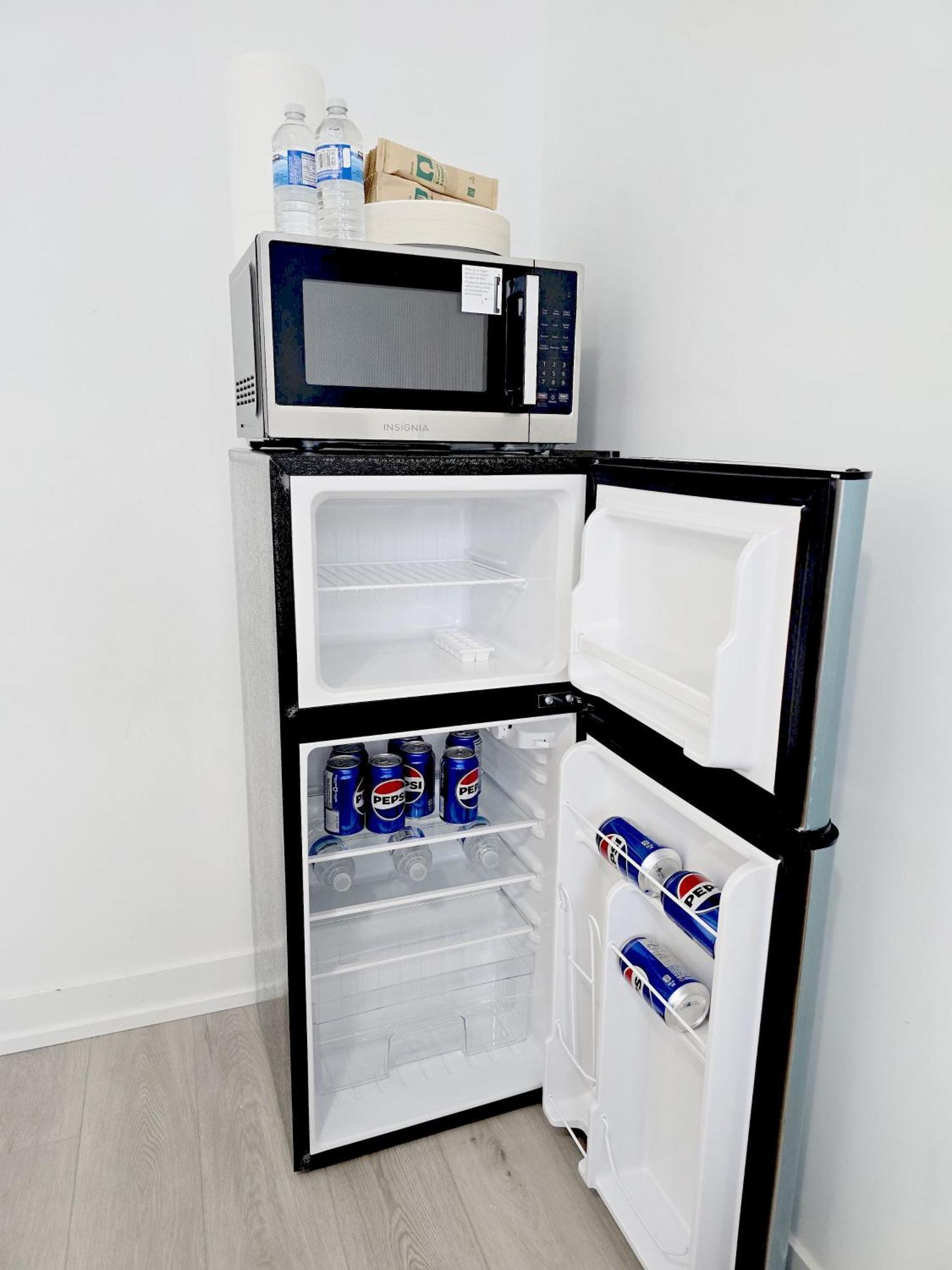 Modern Private Private Bathroom With King Bed With Tv And Balcony Midtown Downtown Homestay