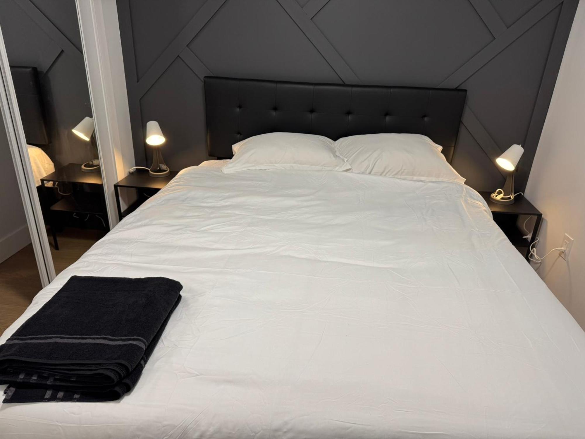 Entire Unit2 Airport Free Pkg Sep Entrance Newreno * Toronto