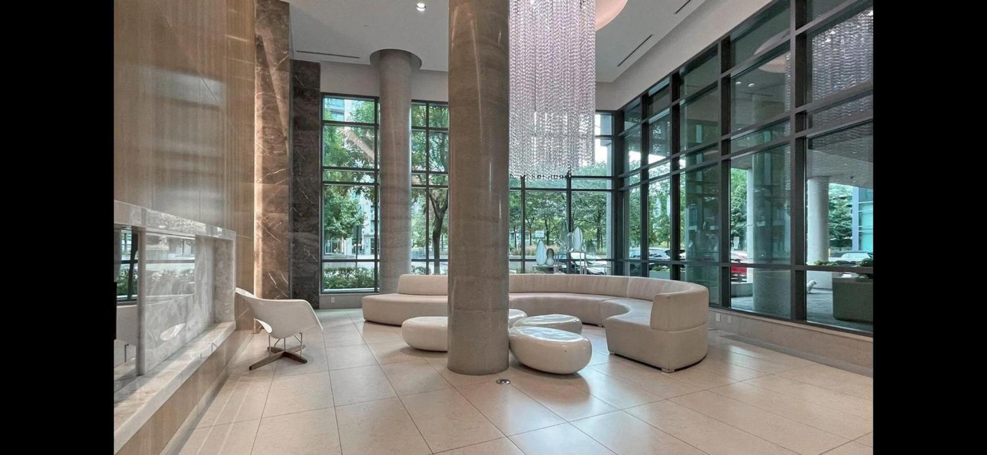 2 Bedroom With Amazing Views, Pool And Free Parking Apartment