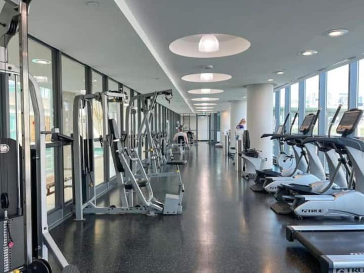 Apartment 2 Bedroom With Amazing Views, Pool And Free Parking
