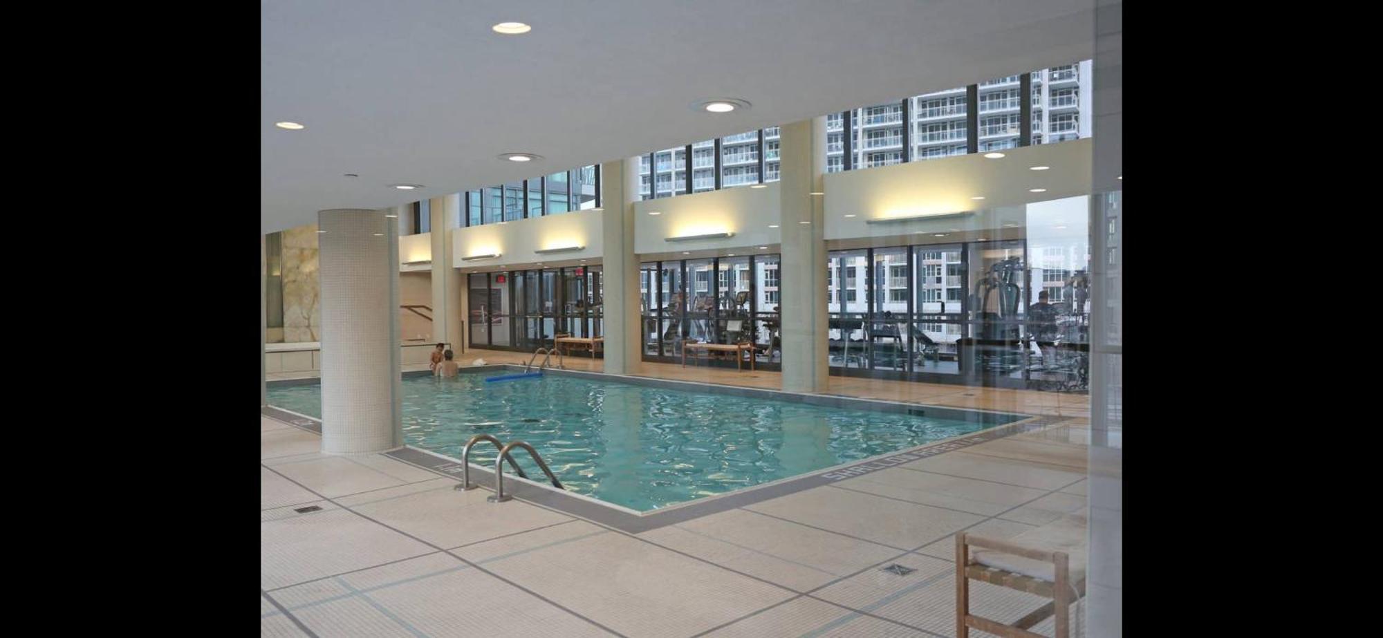 Apartment 2 Bedroom With Amazing Views, Pool And Free Parking Toronto