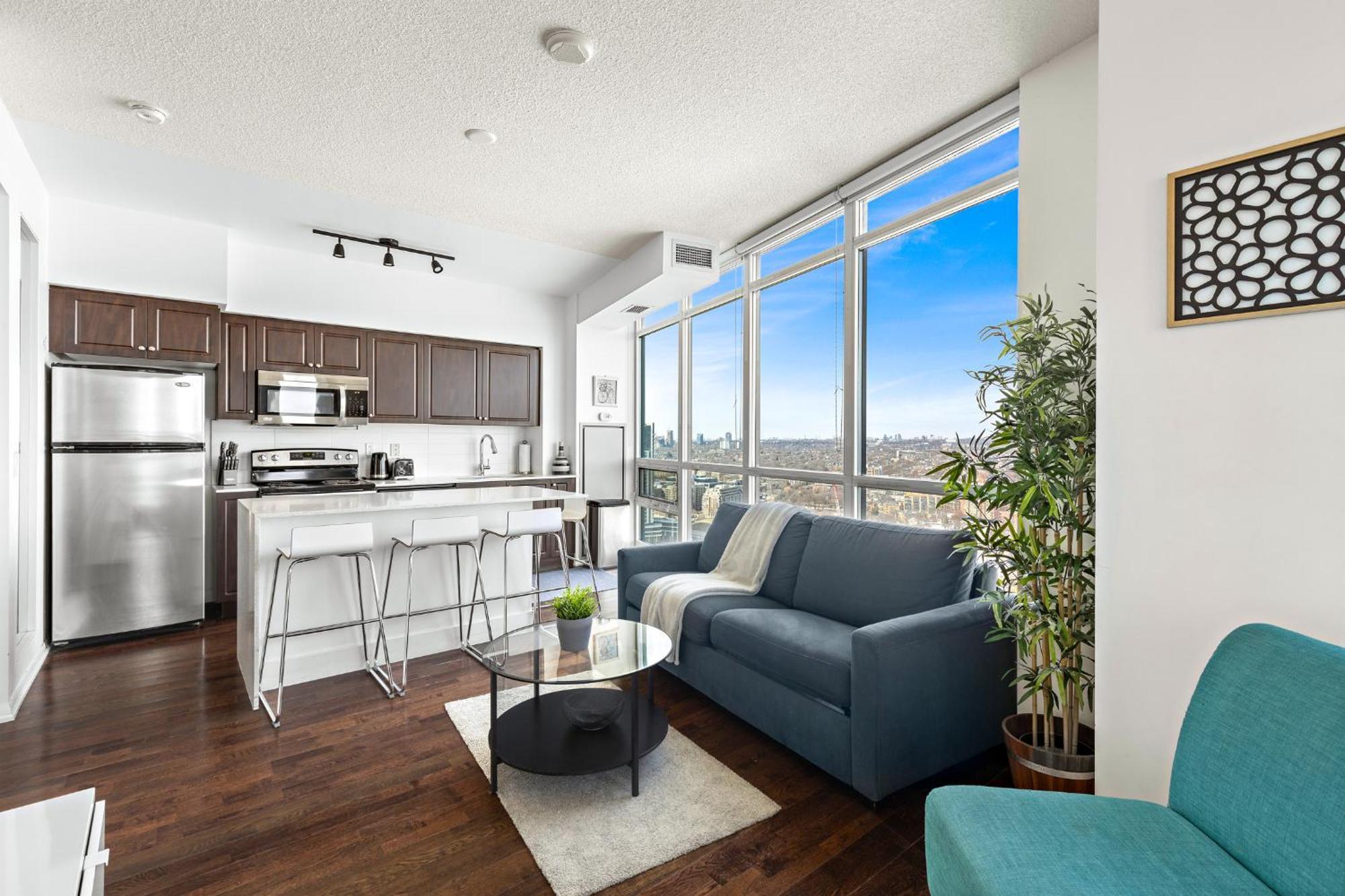 2 Bedroom With Amazing Views, Pool And Free Parking *