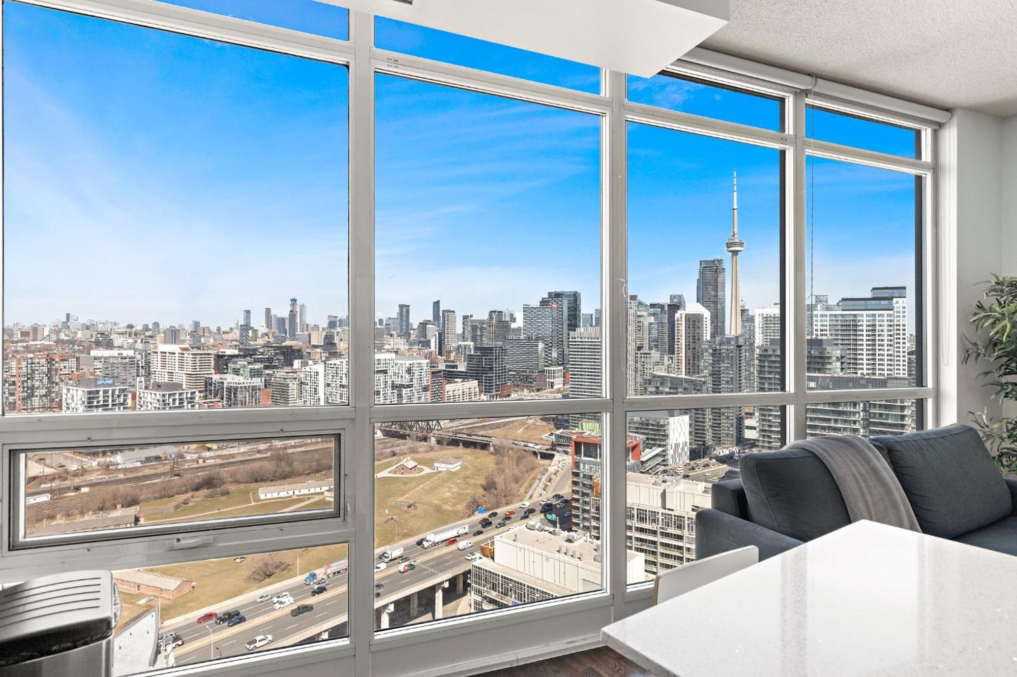 2 Bedroom With Amazing Views, Pool And Free Parking