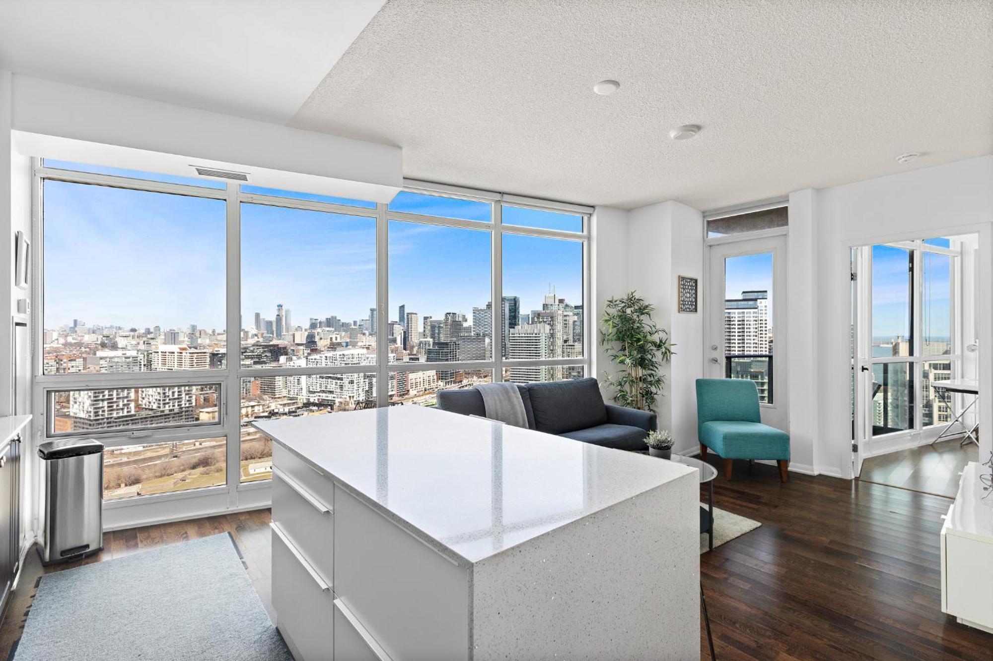 Apartment 2 Bedroom With Amazing Views, Pool And Free Parking Toronto