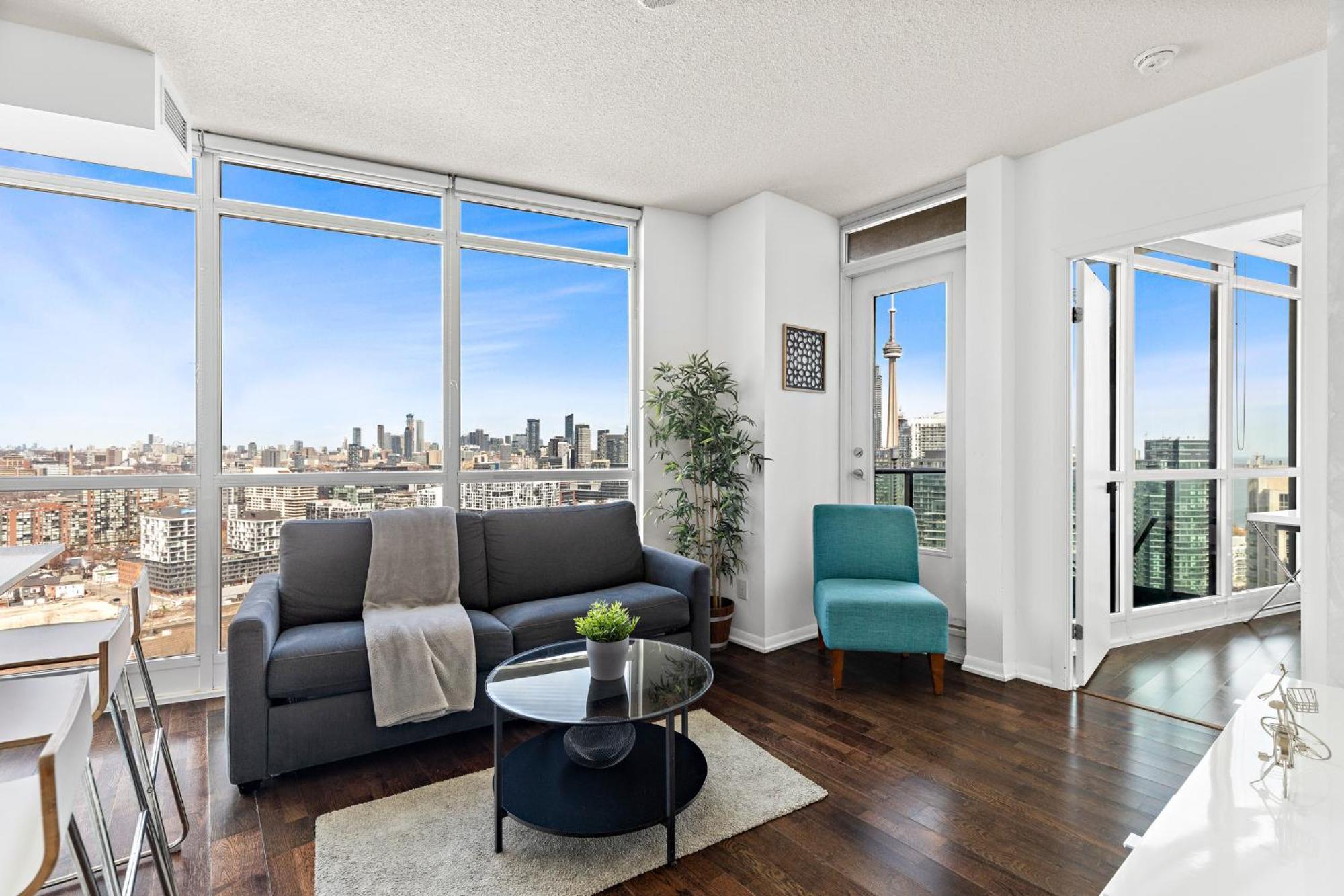 2 Bedroom With Amazing Views, Pool And Free Parking * Toronto